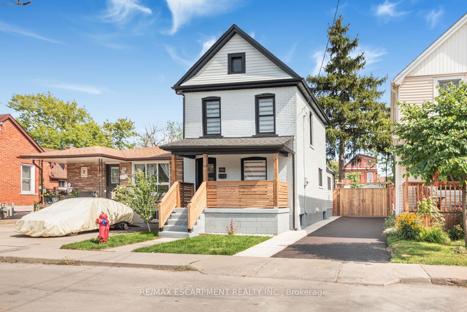 250 ROSSLYN Avenue N, Hamilton, ON L8L 7R1