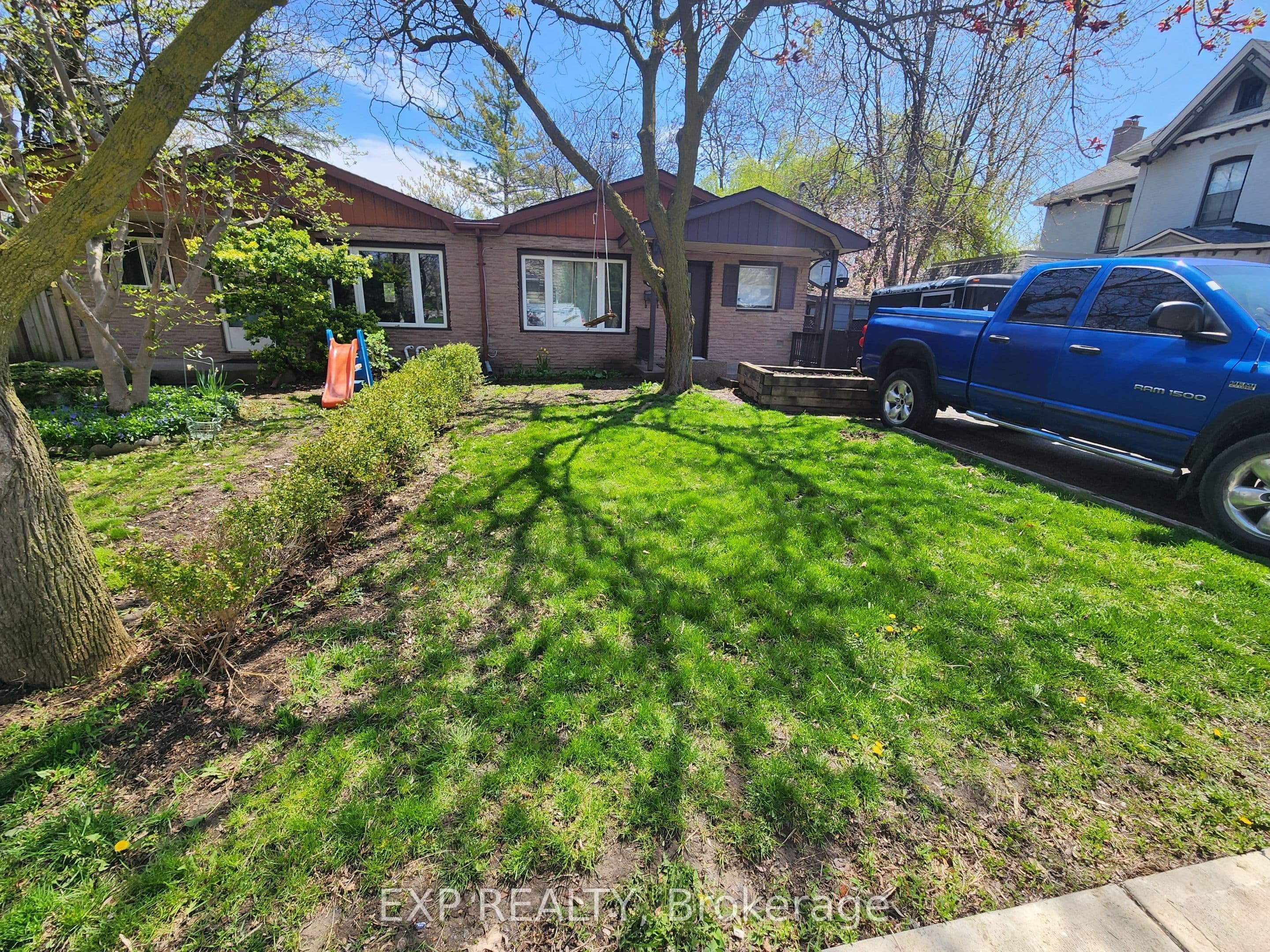 87 Wellington Street E Main Level, Brampton, ON L6W 1Y6