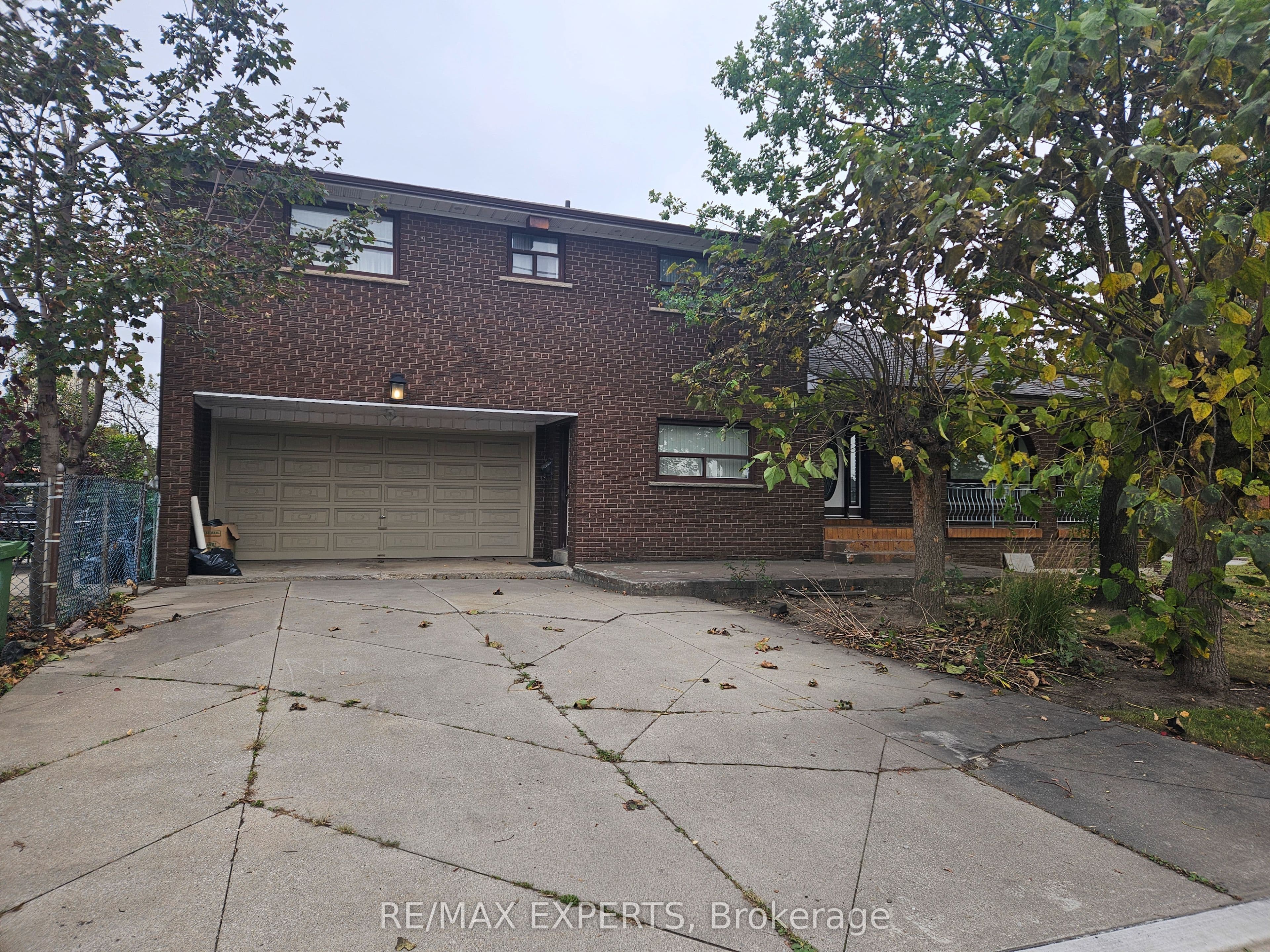 1 Byworth Boulevard, Toronto, ON M9R 1W8