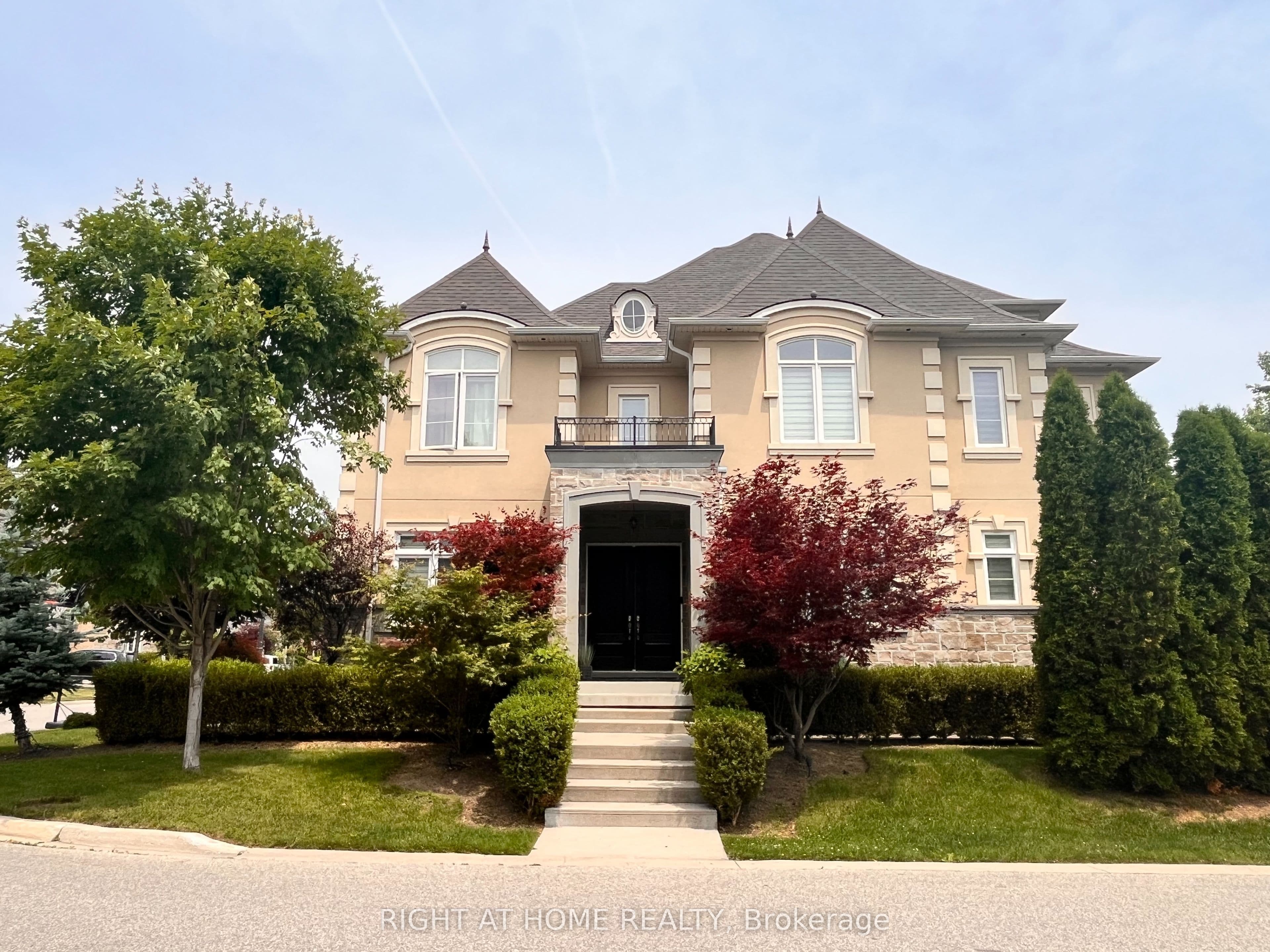 11 Fairmont Close, Brampton, ON L6Y 2Y3