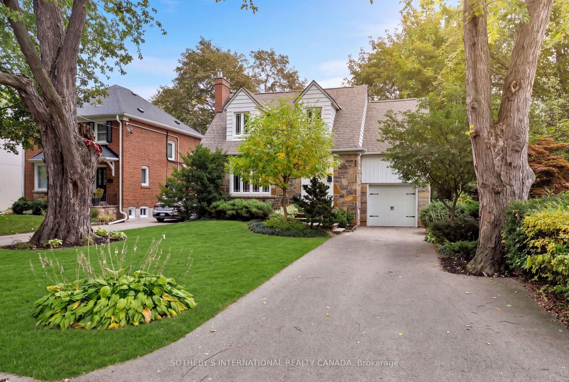 145 Brentwood Road N, Toronto, ON M8X 2C8