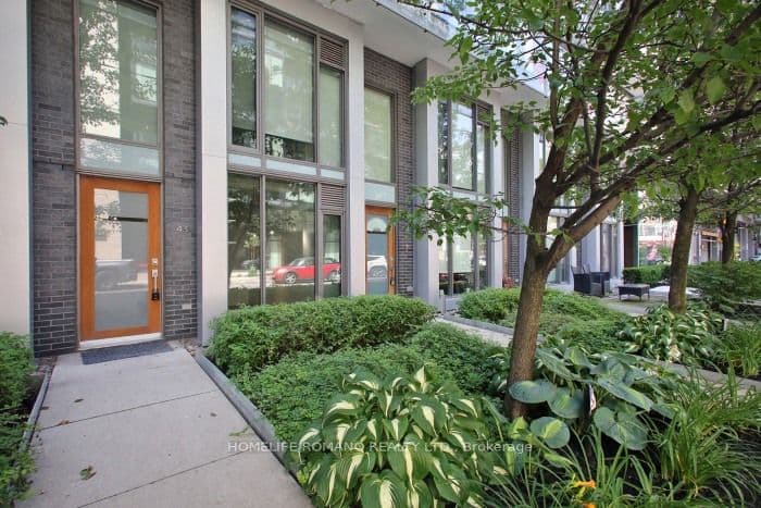 49 Stewart Street 101, Toronto, ON M5V 2V1