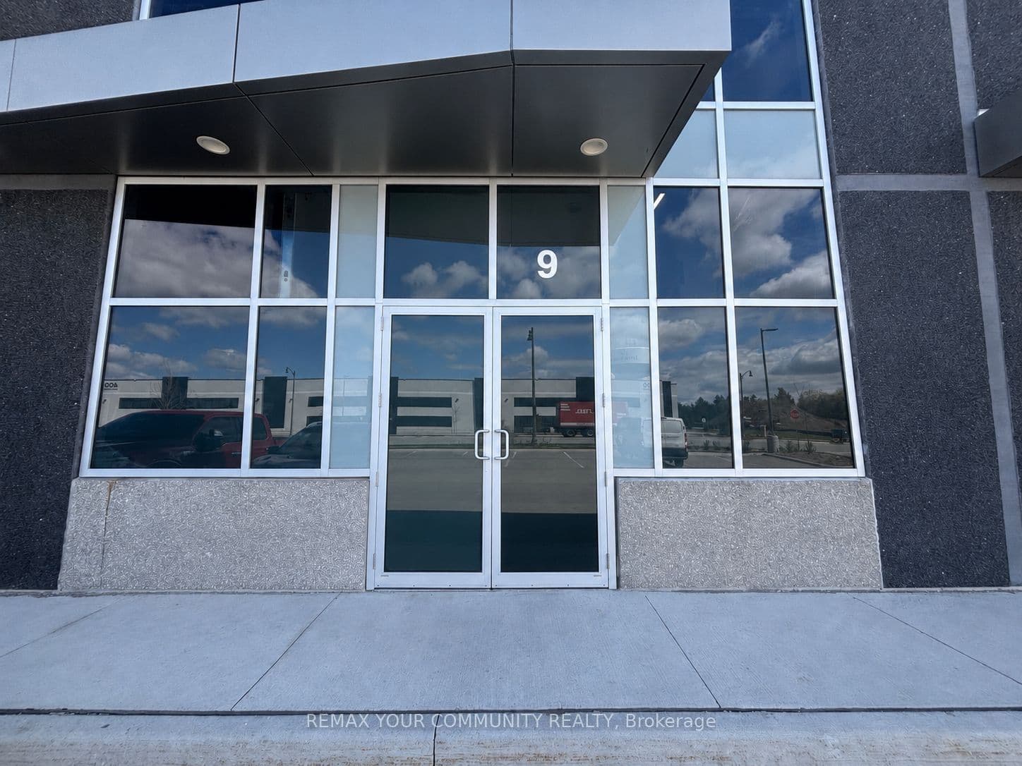 115 Addison Hall Circle 9 2nd Flr, Aurora, ON L4G 3X8