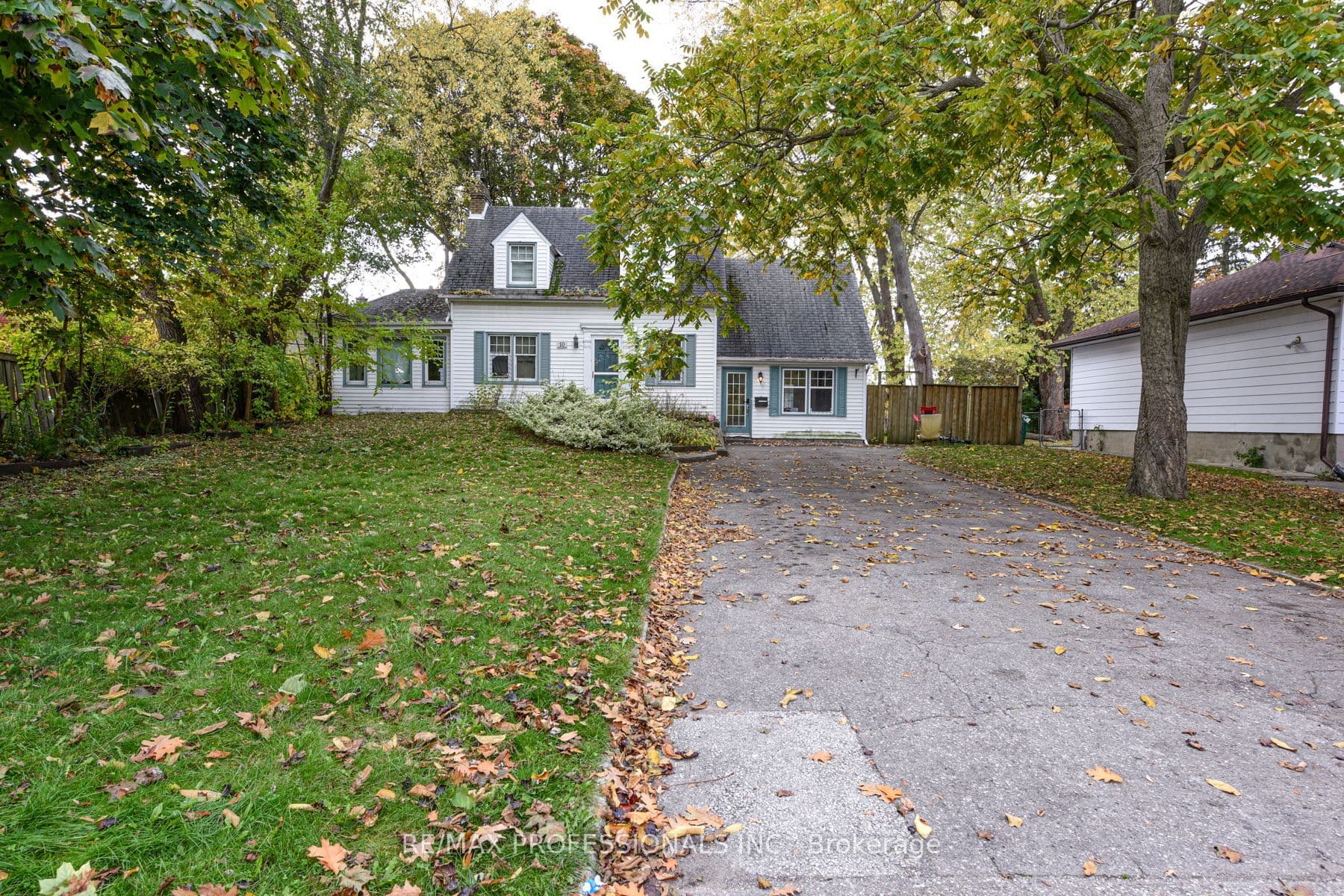 10 Broadview Avenue, Mississauga, ON L5H 2S9