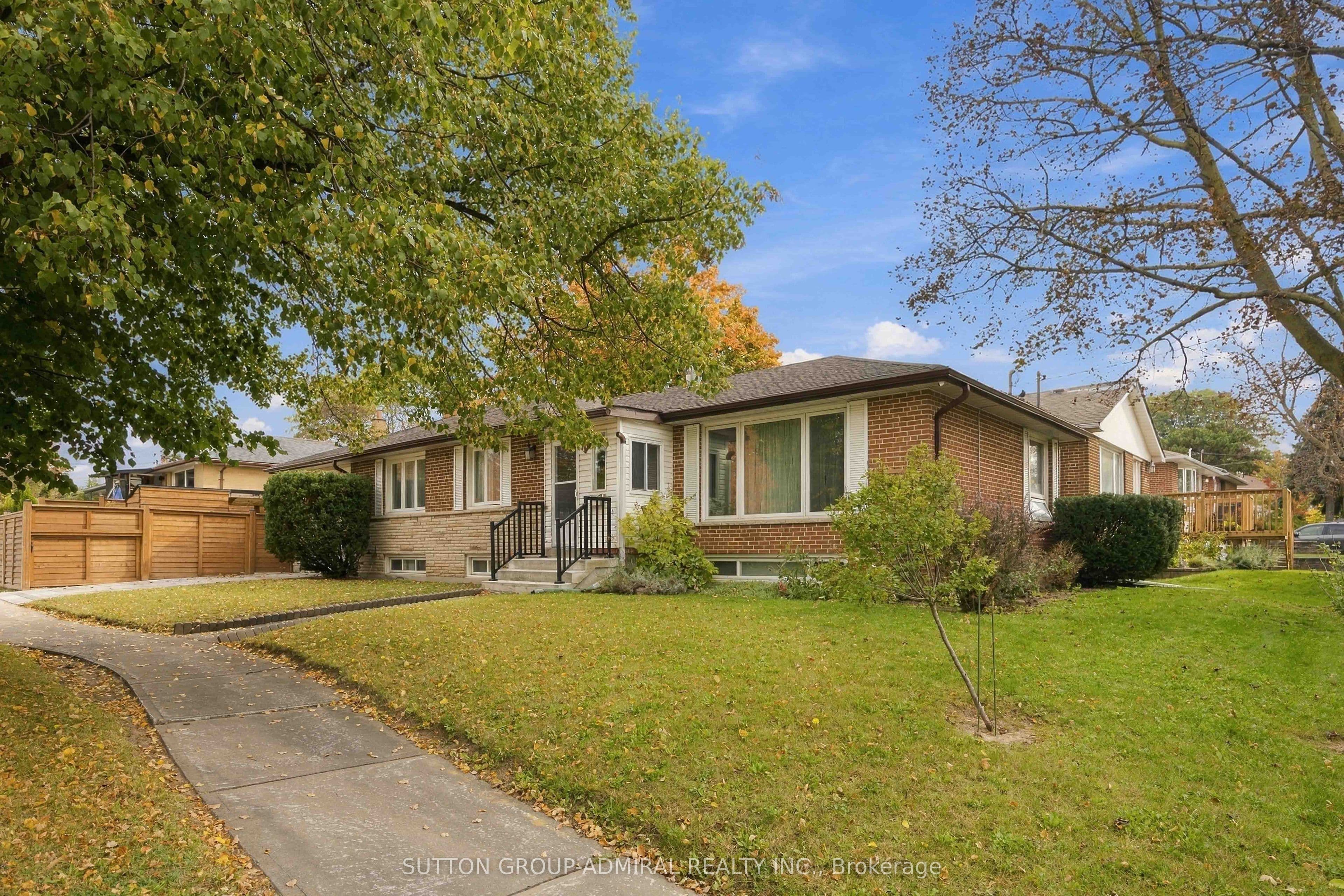 11 Summerglade Drive, Toronto, ON M1S 1W8