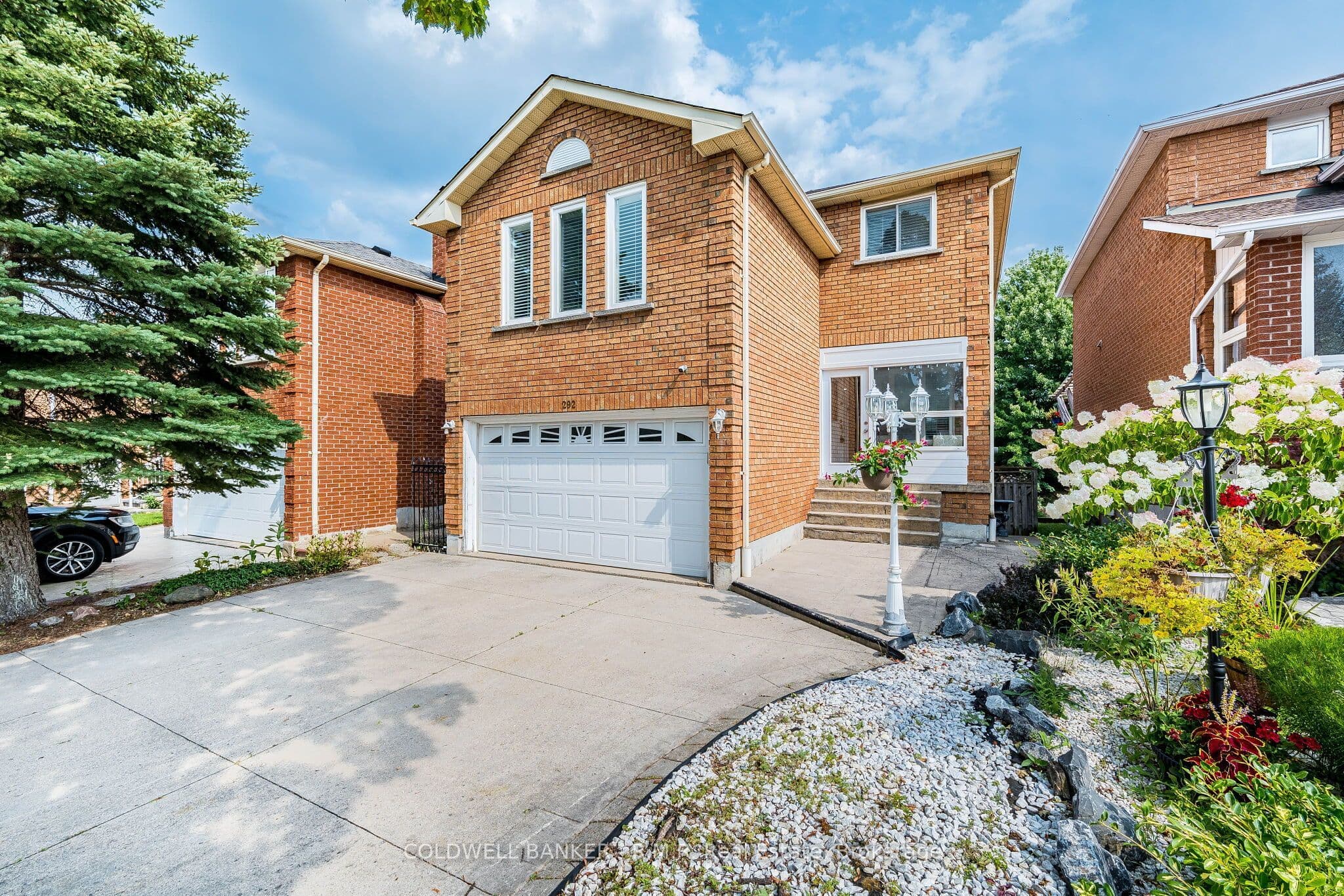 292 Ukraine Road, Mississauga, ON L5B 3W6