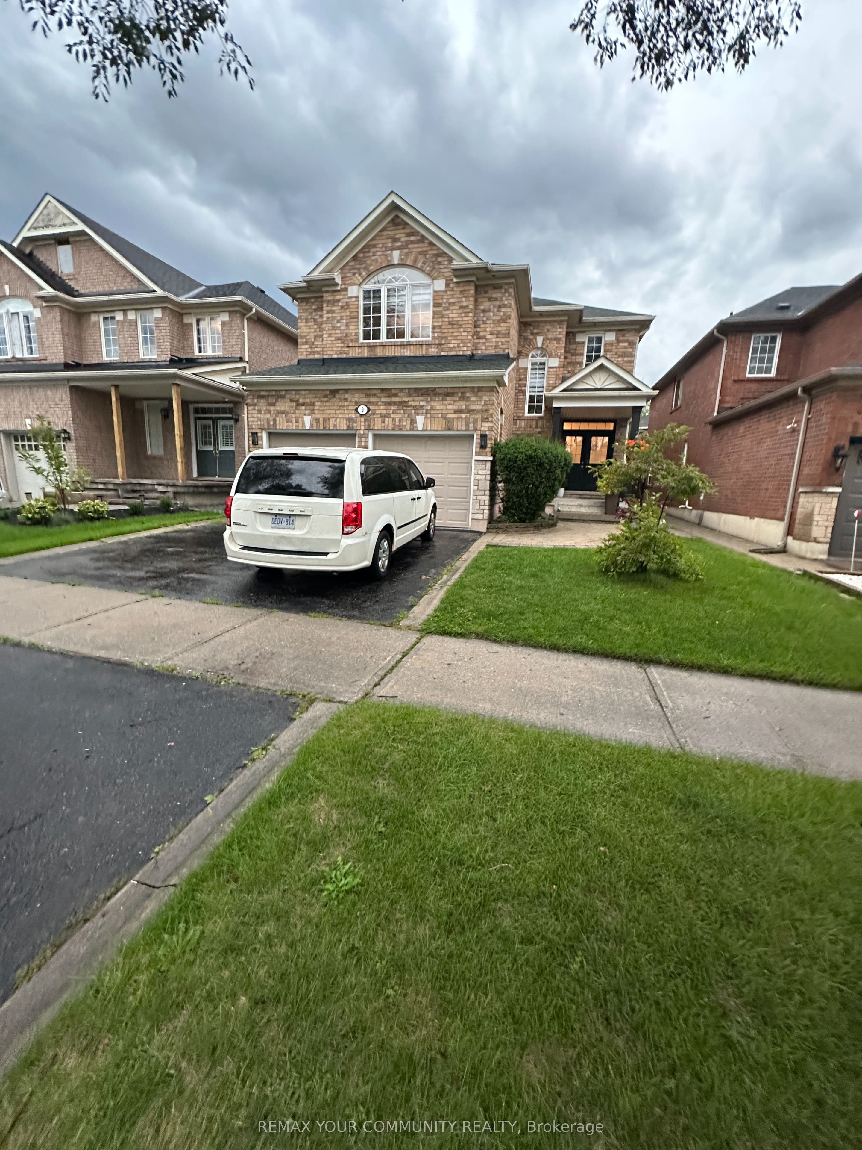9 Allysum Court Lower, Richmond Hill, ON L4E 4M7