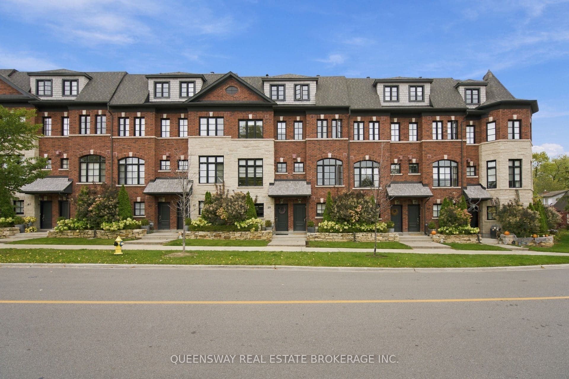 37 Twenty Ninth Street, Toronto, ON M8W 1S1