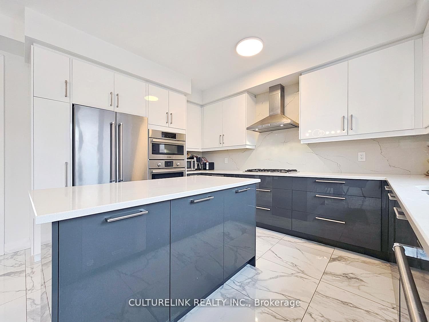 551 New England Court, Newmarket, ON L3X 0M5