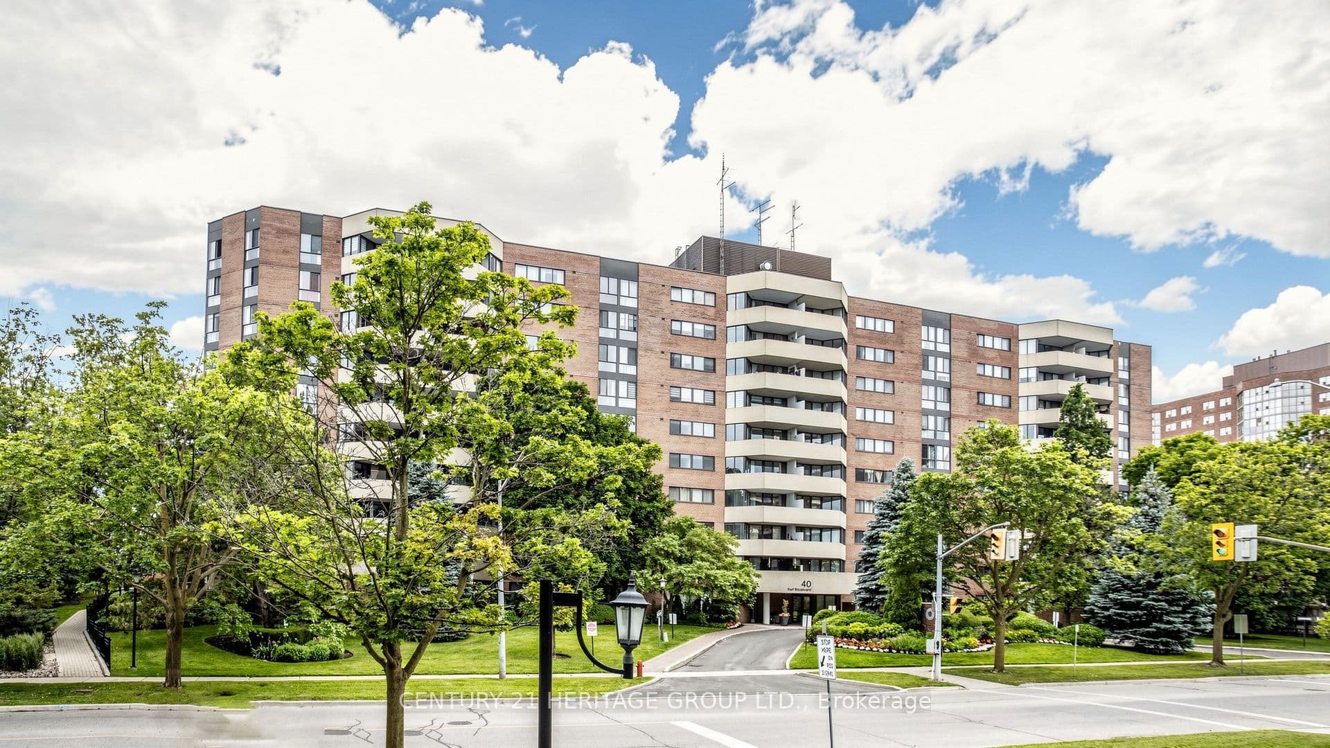 40 Baif Boulevard 406, Richmond Hill, ON L4C 5M9