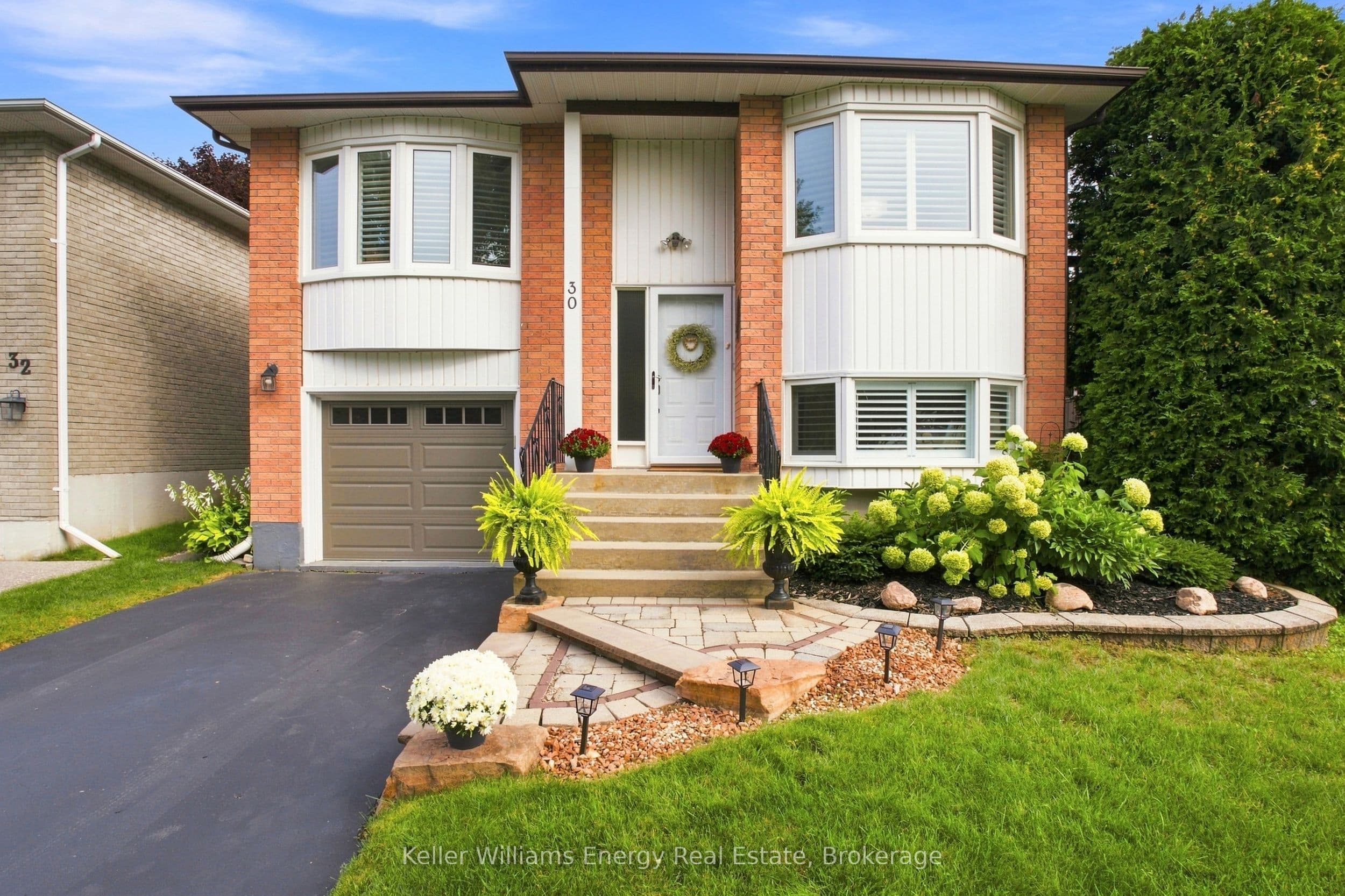 30 Alderbrook Drive, Clarington, ON L1E 1Z6