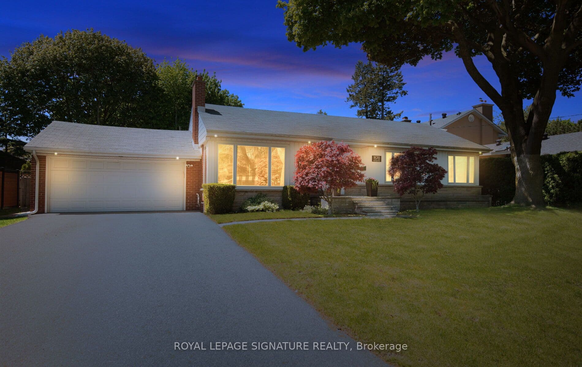 1570 Park Royale Boulevard, Mississauga, ON L5E 2Z4