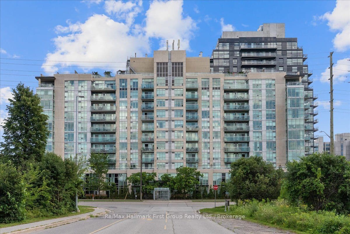 1600 Charles Street 302, Whitby, ON L1N 0G4