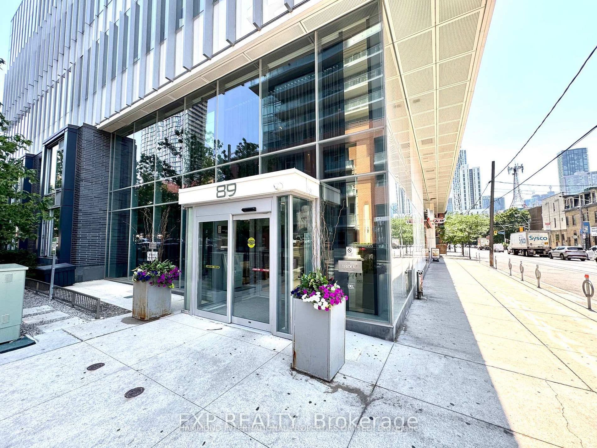 89 McGill Street 1211, Toronto, ON M5B 1H5