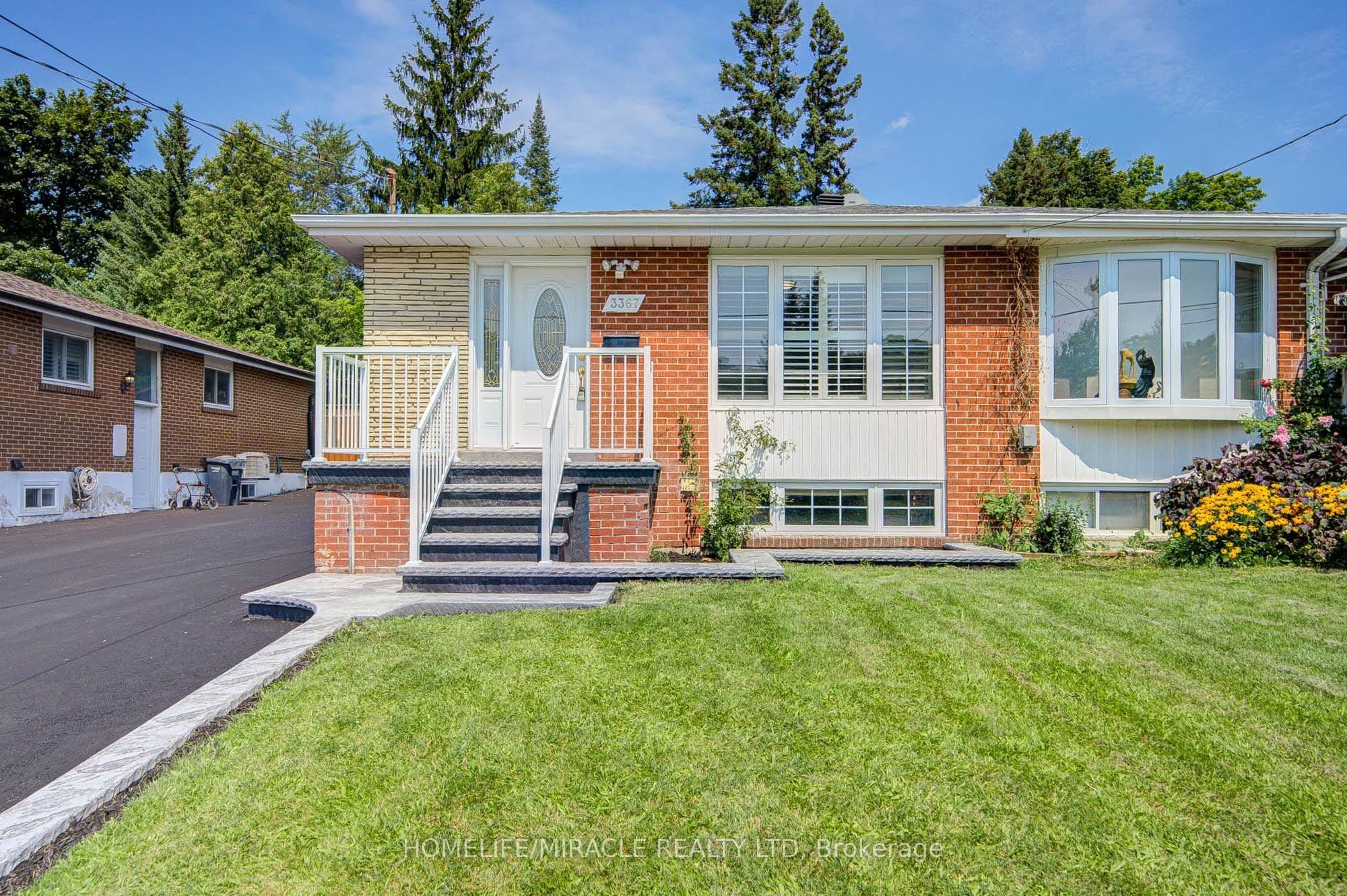 3367 The Credit Woodlands Road, Mississauga, ON L5C 2J9