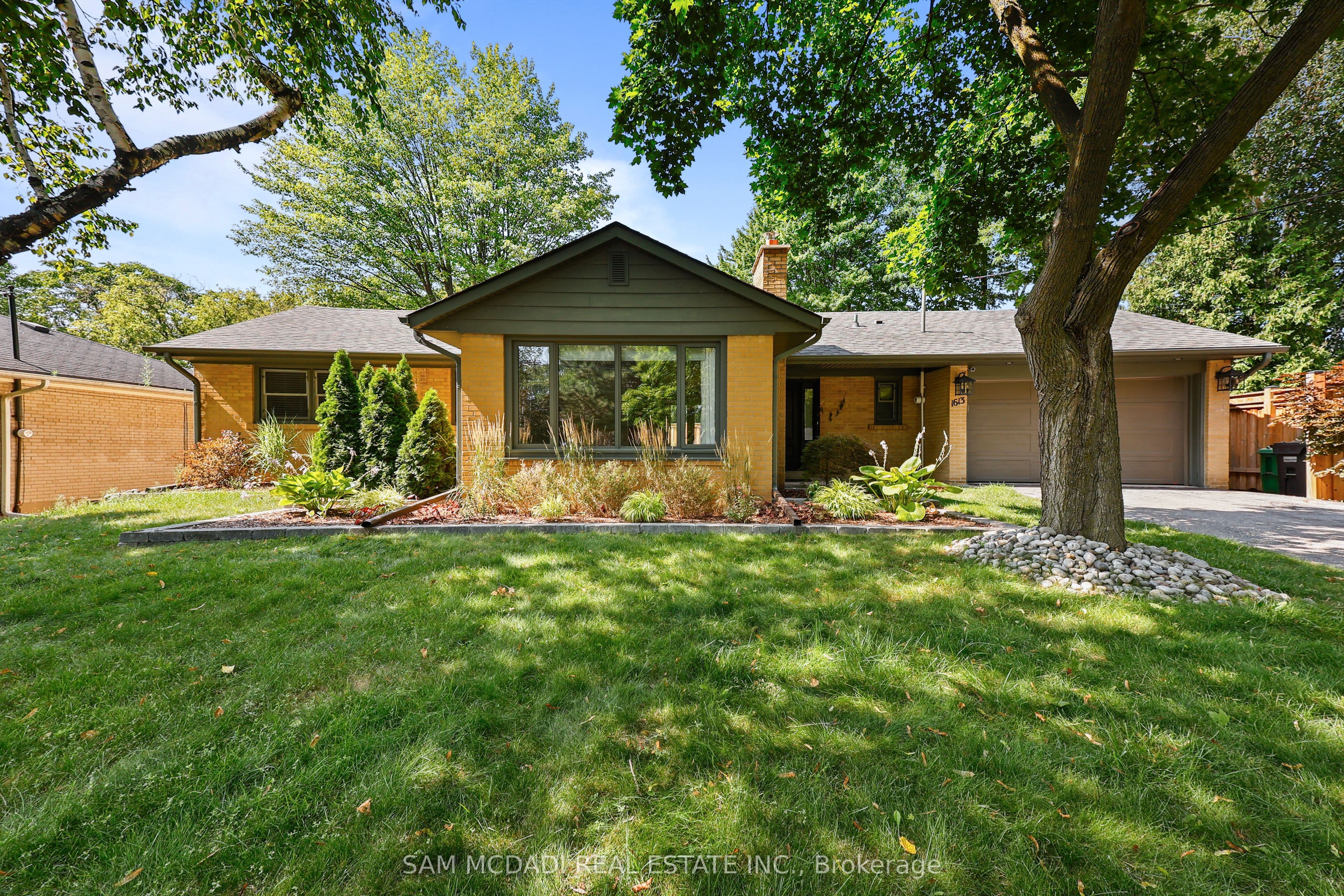 1613 Wembury Road, Mississauga, ON L5J 2L8