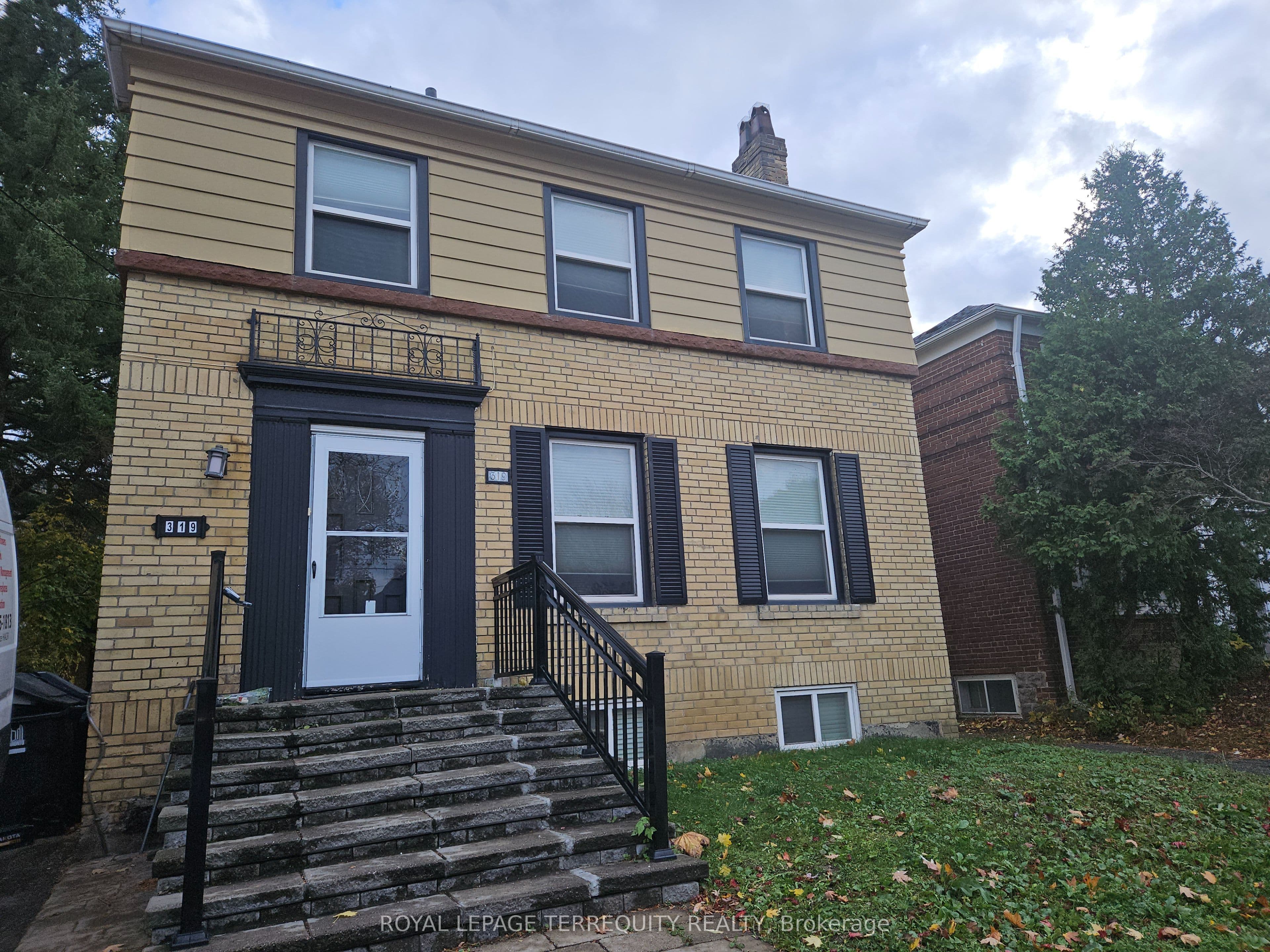 319 Lawrence Avenue W, Toronto, ON M5M 1B5