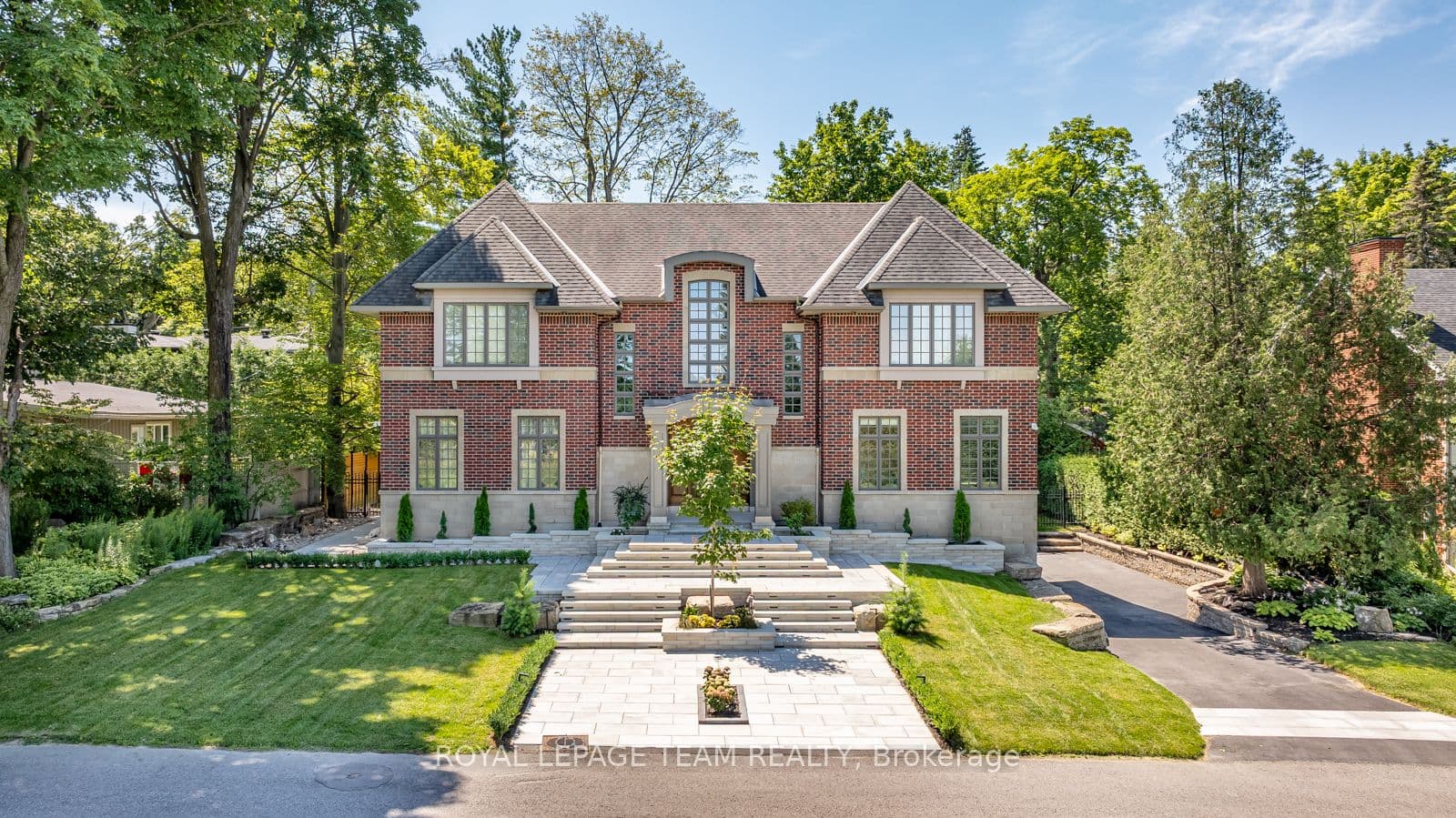 250 Sandridge Road, Rockcliffe Park, ON K1L 5A2