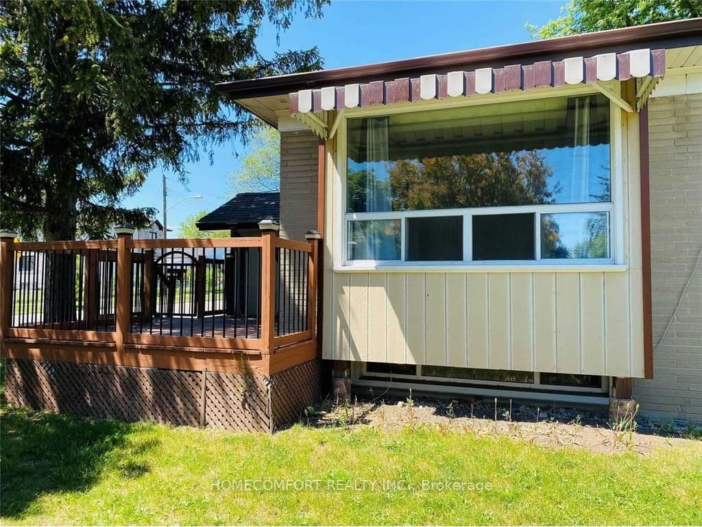 2 Mendip Crescent, Toronto, ON M1P 1Y4