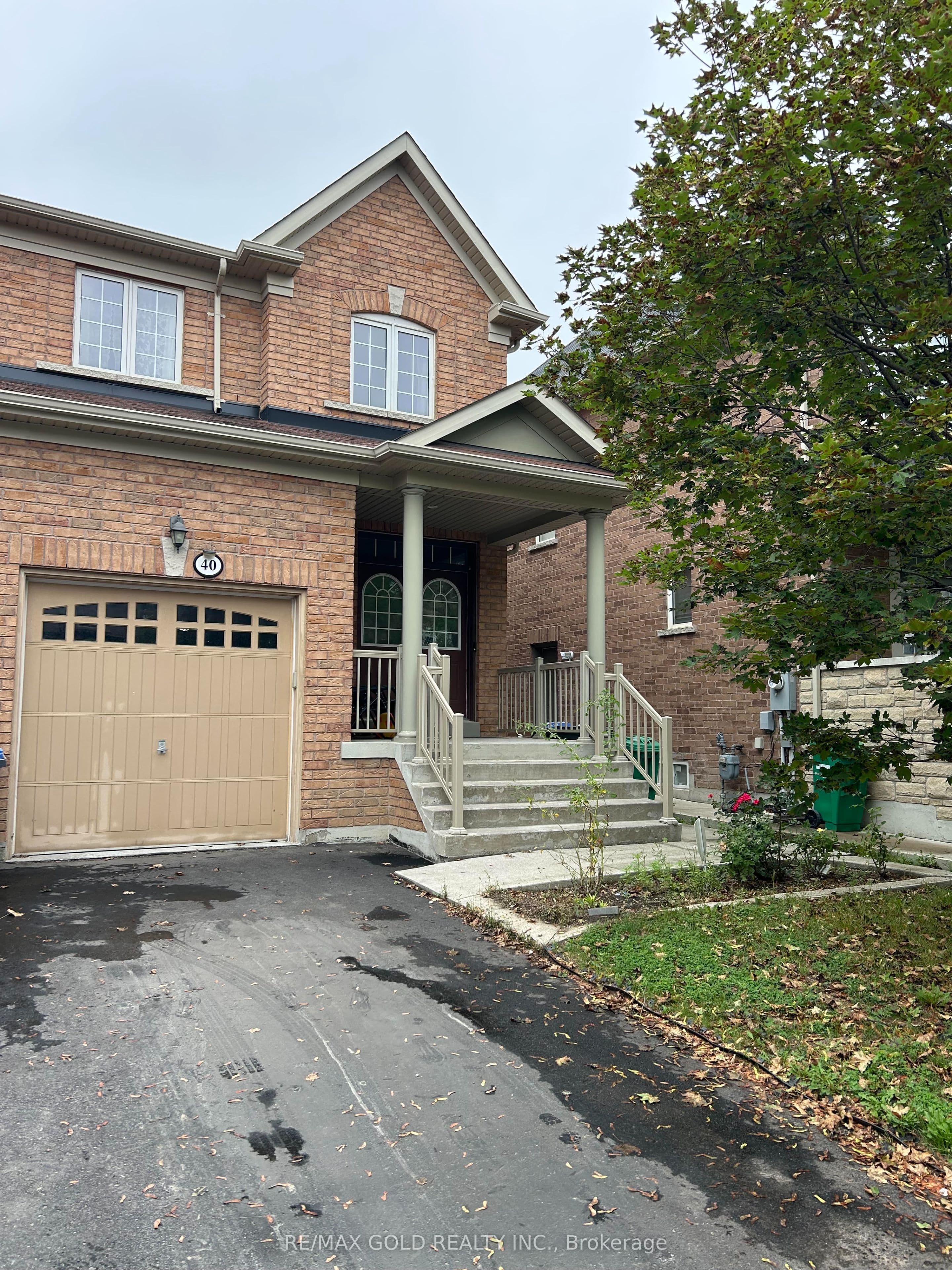 40 Loftsmoor Drive, Brampton, ON L6R 3R7