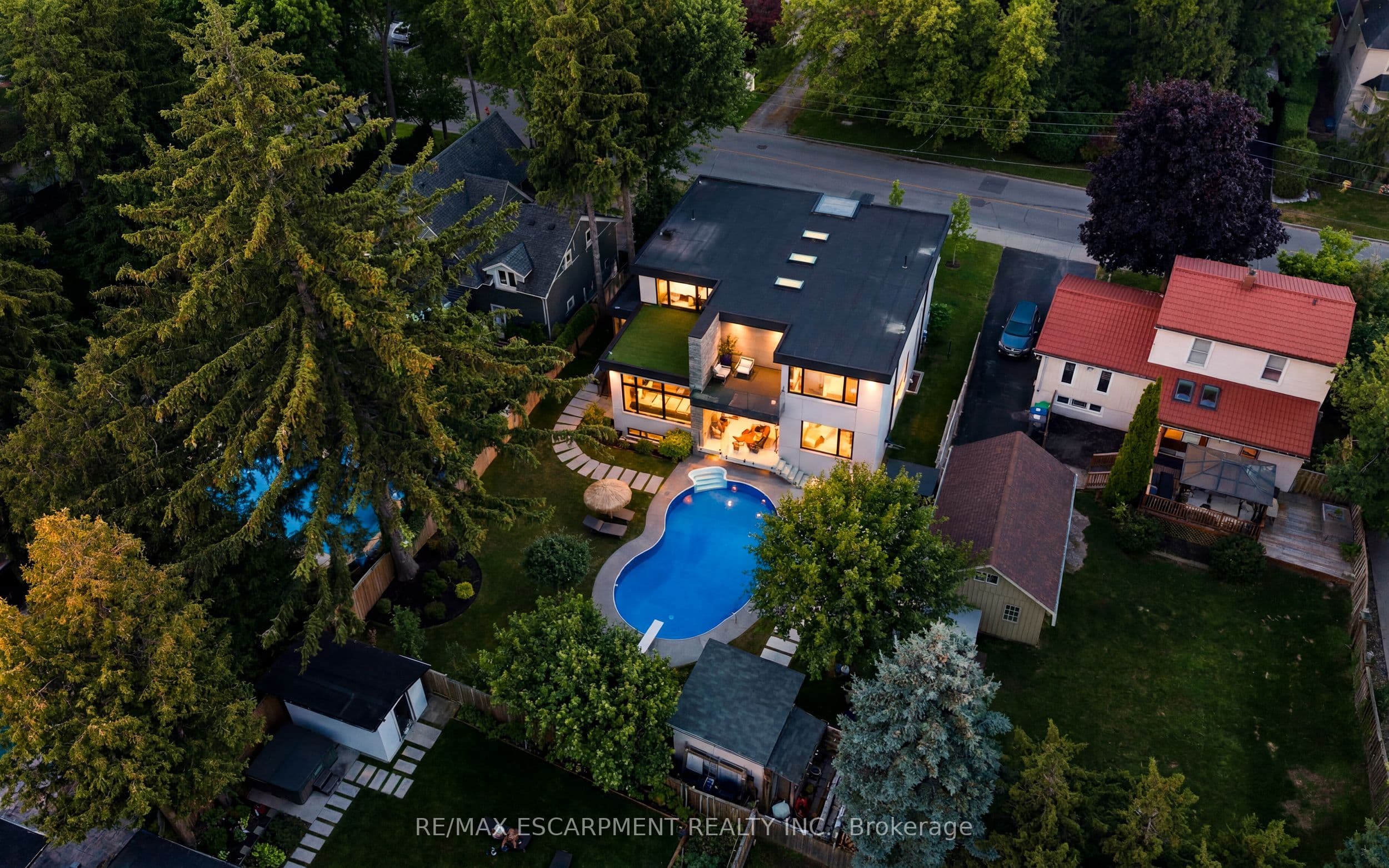 1617 Trotwood Avenue, Mississauga, ON L5G 3Z8