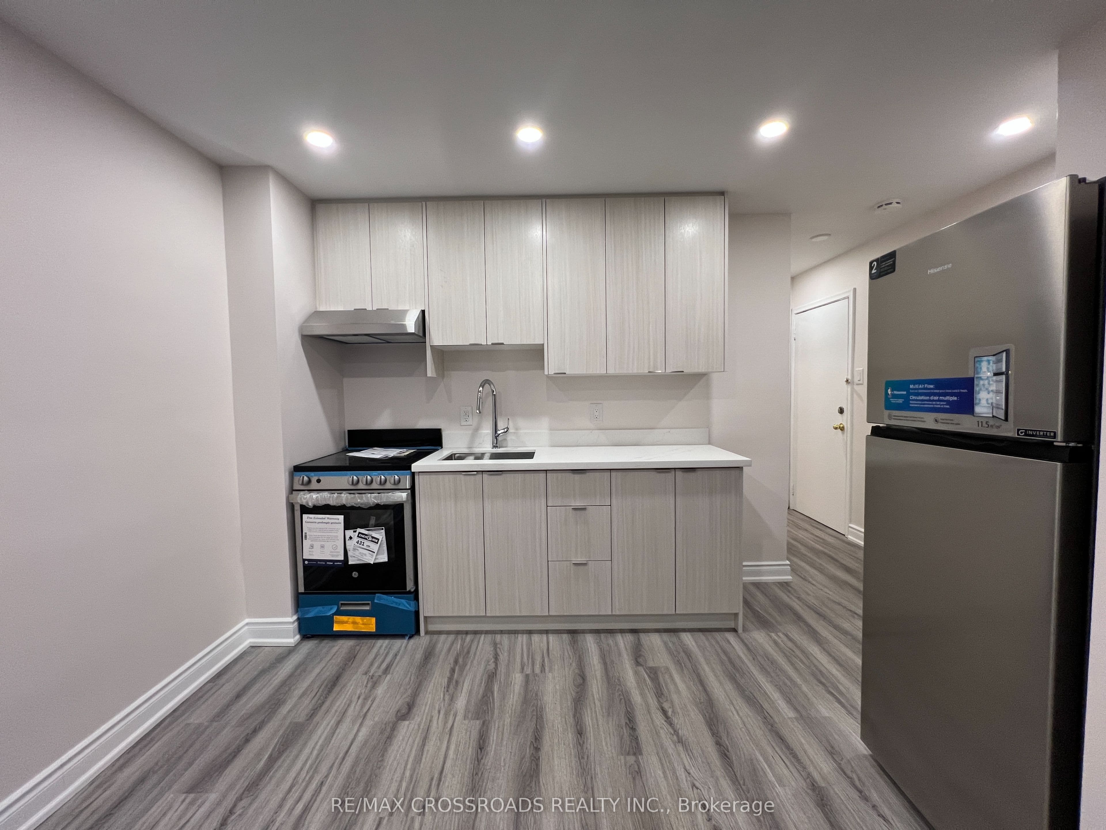 1324B GERRARD Street E APT 1, Toronto, ON M4L 1Z1