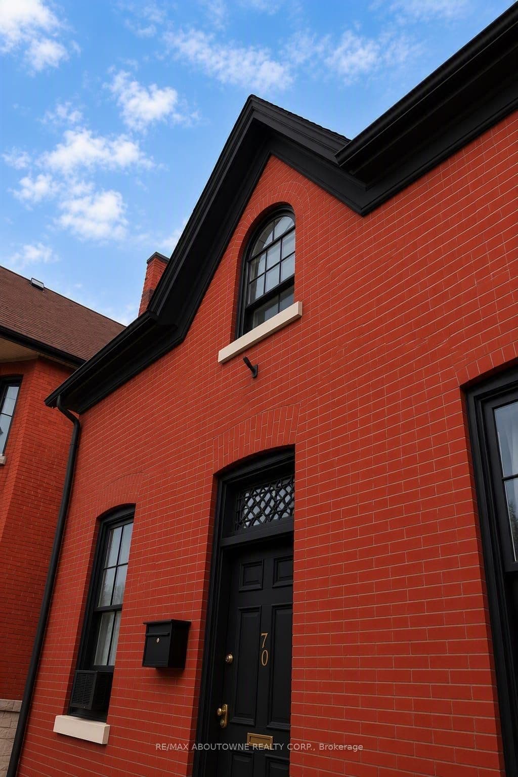70 Wellington Street S Upper level, Hamilton, ON L8N 2R1