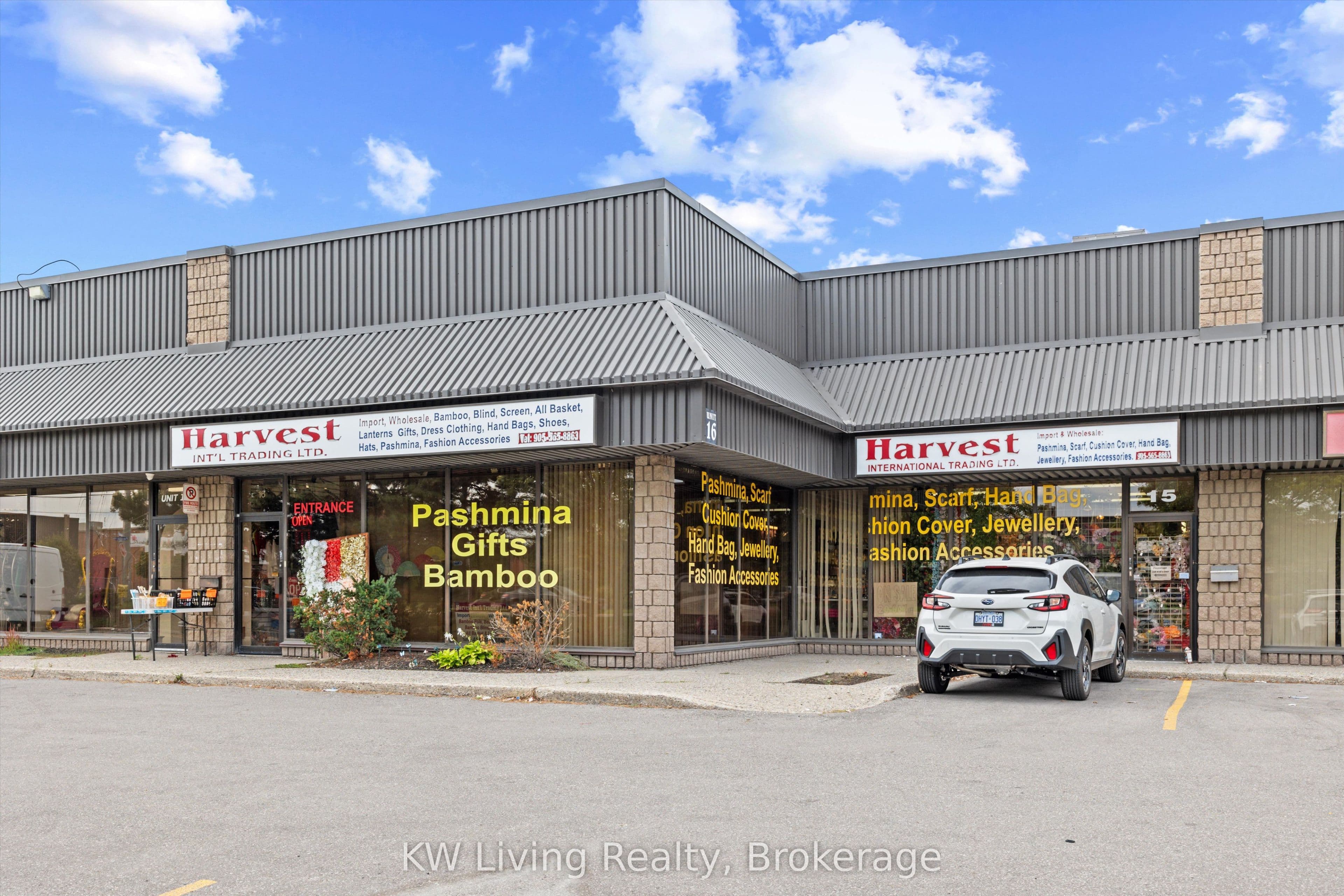 975 Pacific Gate 15 & 16, Mississauga, ON L5T 1Y1