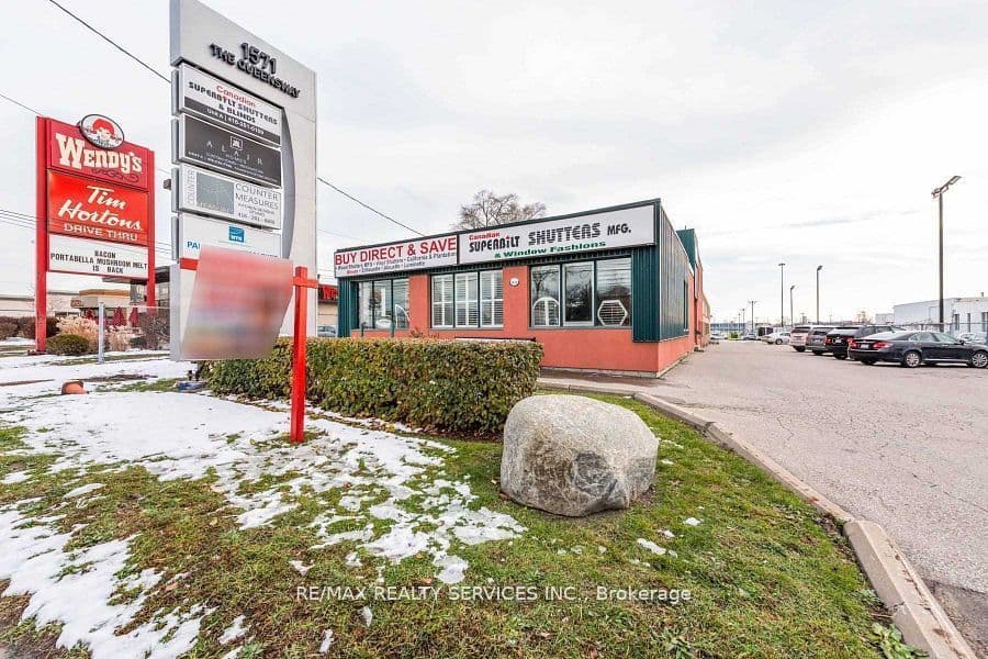 1571 The Queensway 1, Toronto, ON M8Z 1T8