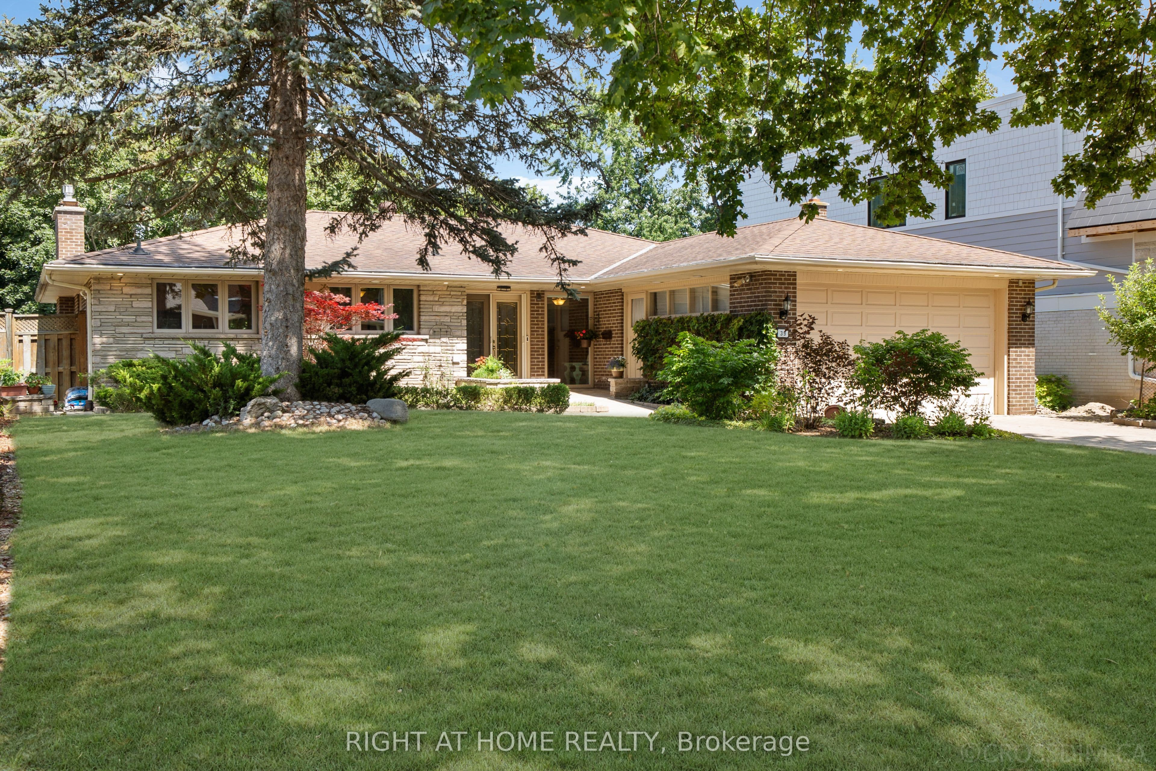 39 Grovetree Road, Toronto, ON M9V 2Y4