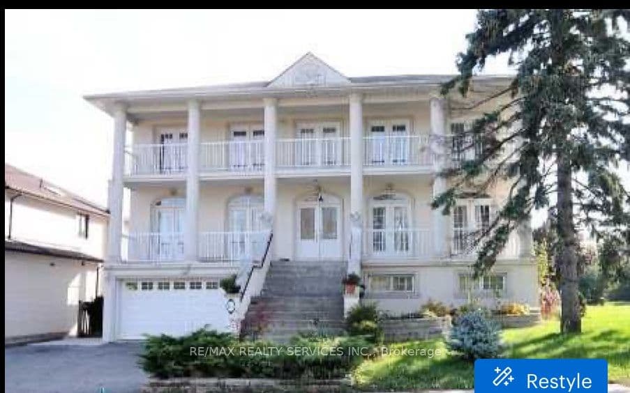 135 Spruce Avenue, Richmond Hill, ON L4C 6V9