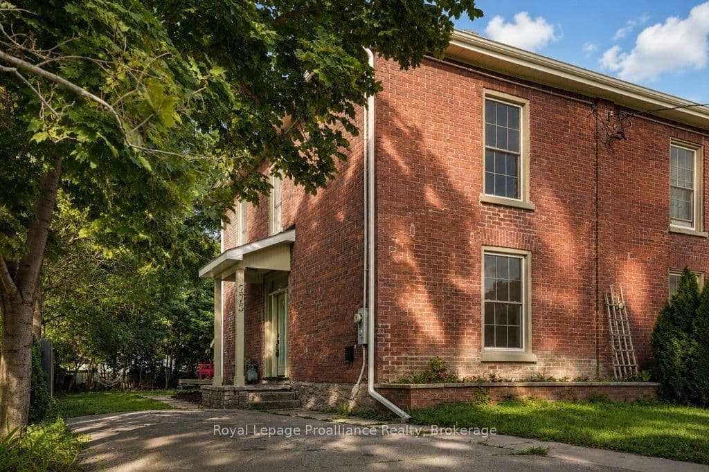 275 Charles Street, Belleville, ON K8N 3M7