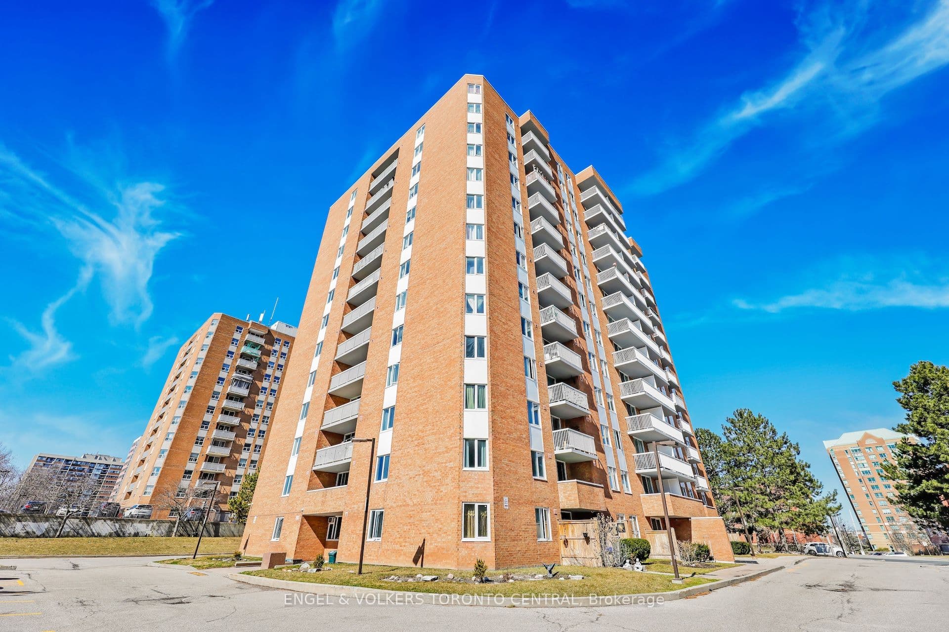 15 Sewells Road 606, Toronto, ON M1B 3V7