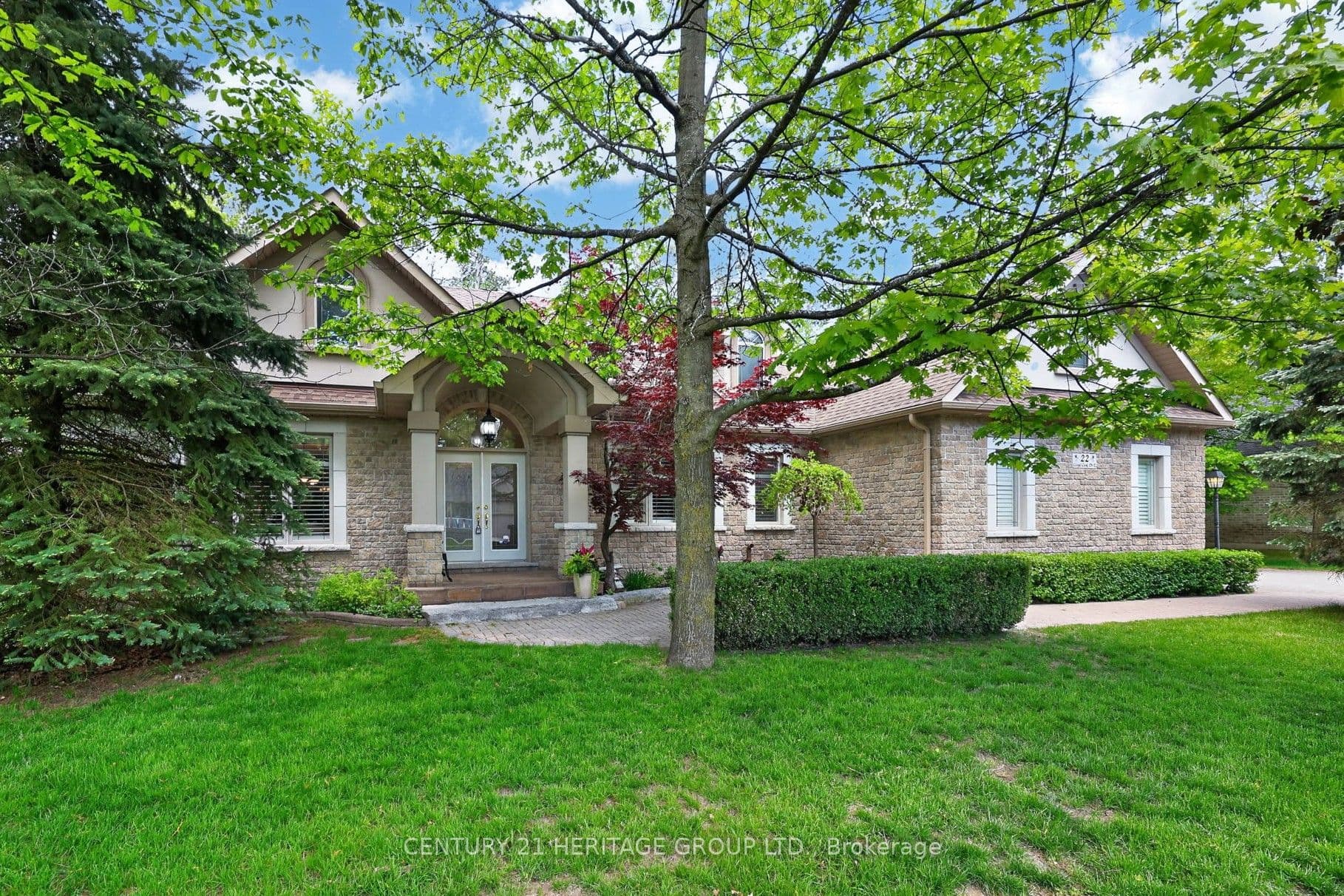 22 Lloyd Cook Drive E, Springwater, ON L9X 0H5