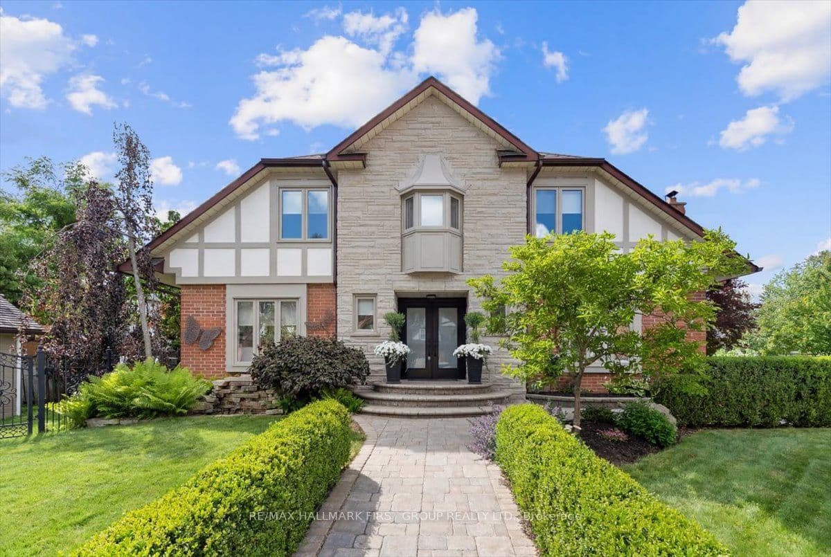 986 Mountcastle Crescent, Pickering, ON L1V 5J3