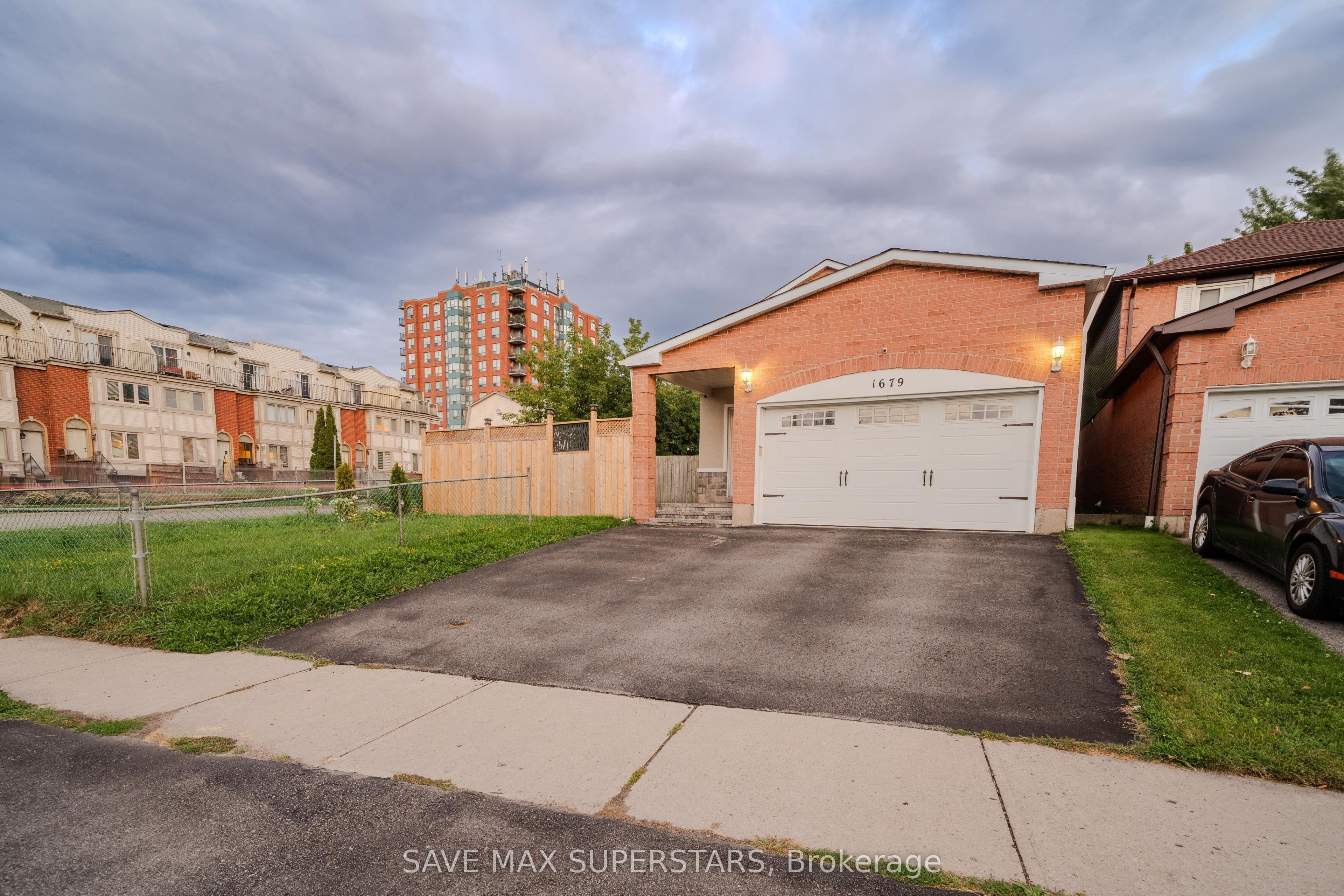 1679 Portland Court, Pickering, ON L1V 5L5