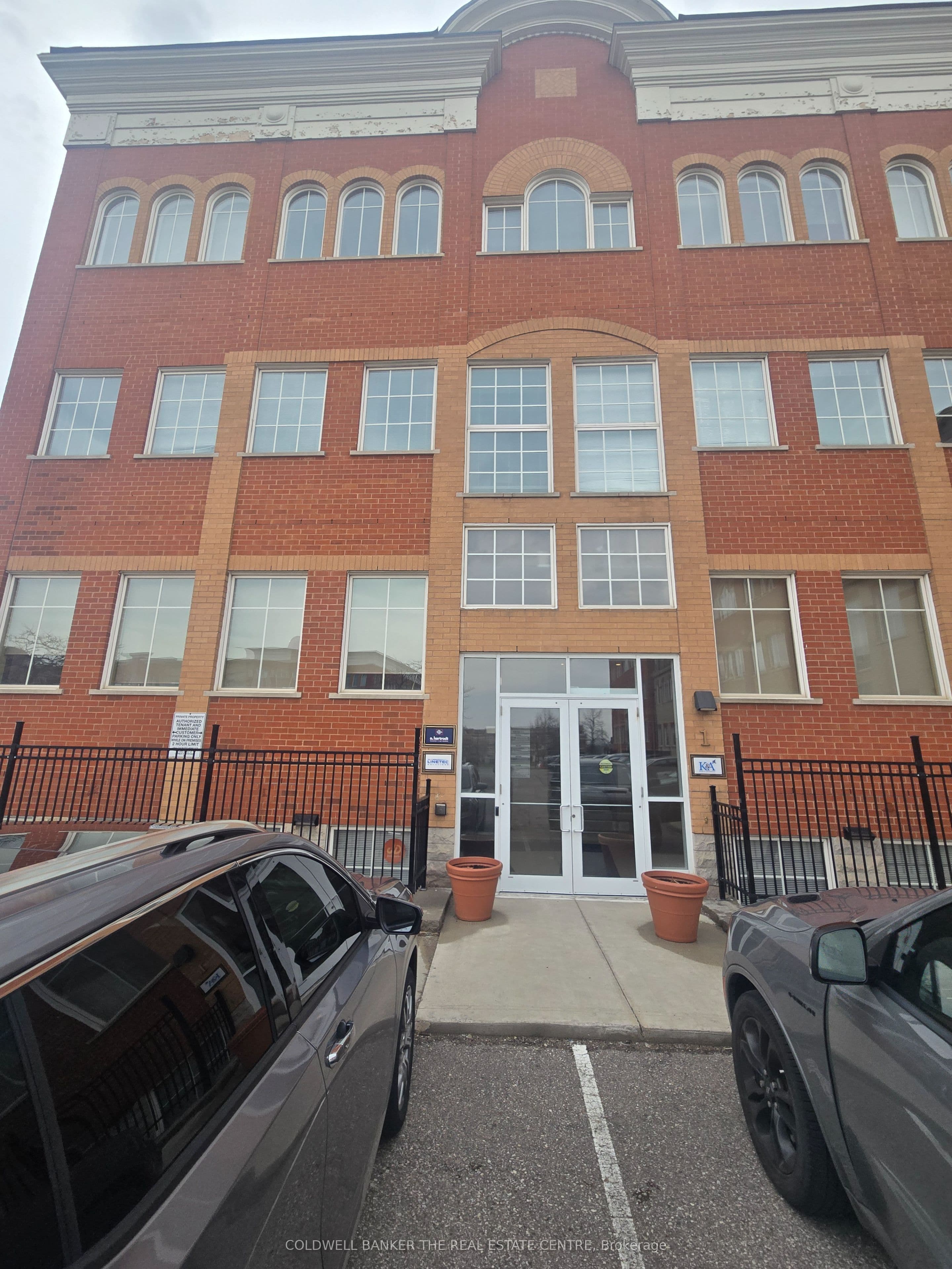 5025 Orbitor Drive 1/300, Mississauga, ON L4W 4Y5