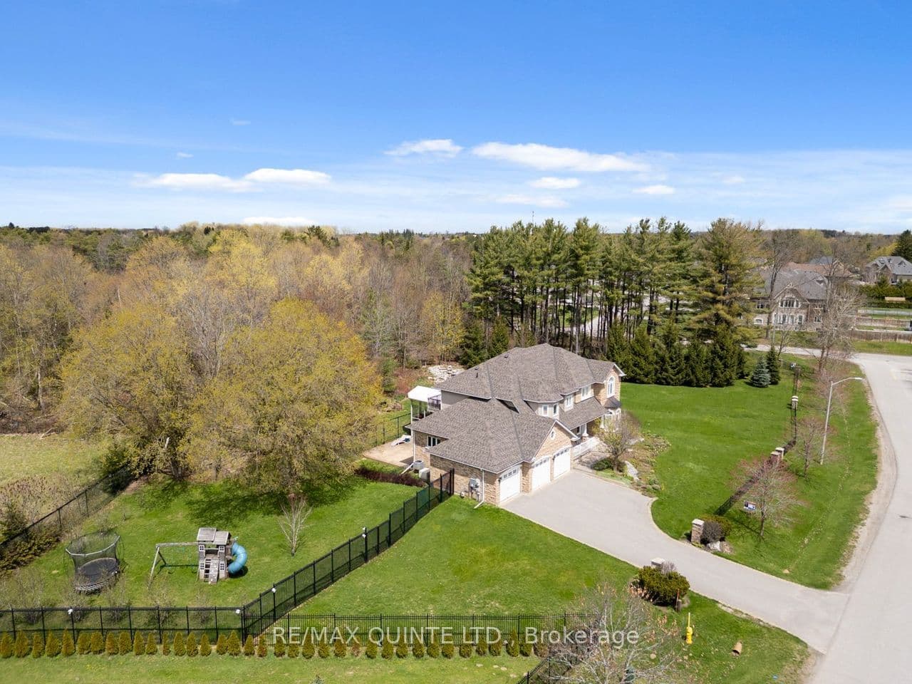 2 Treeview Avenue, Whitchurch-Stouffville, ON L4A 1R1