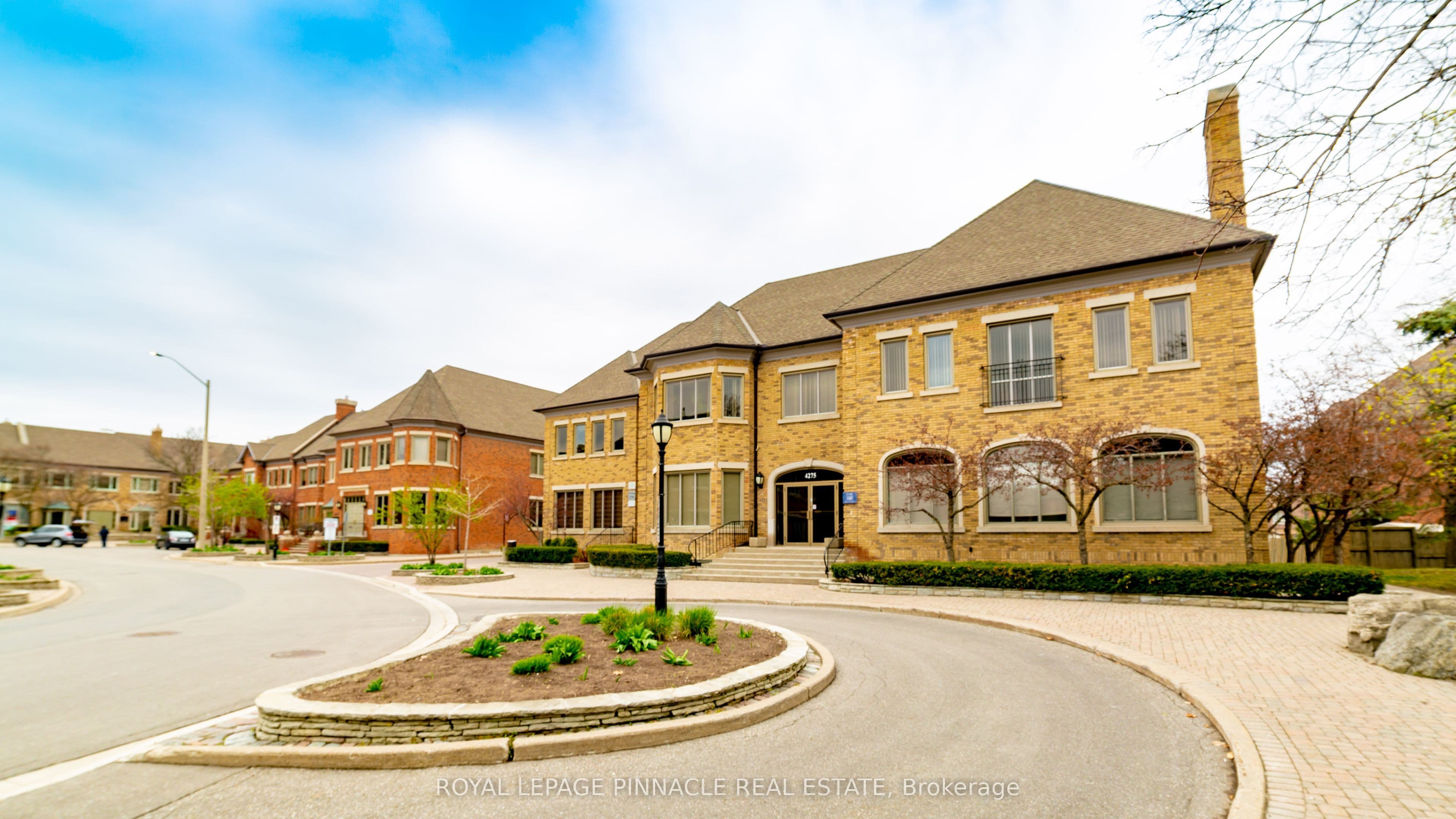 55 Village Centre Place 55-309, Mississauga, ON L4Z 1V9