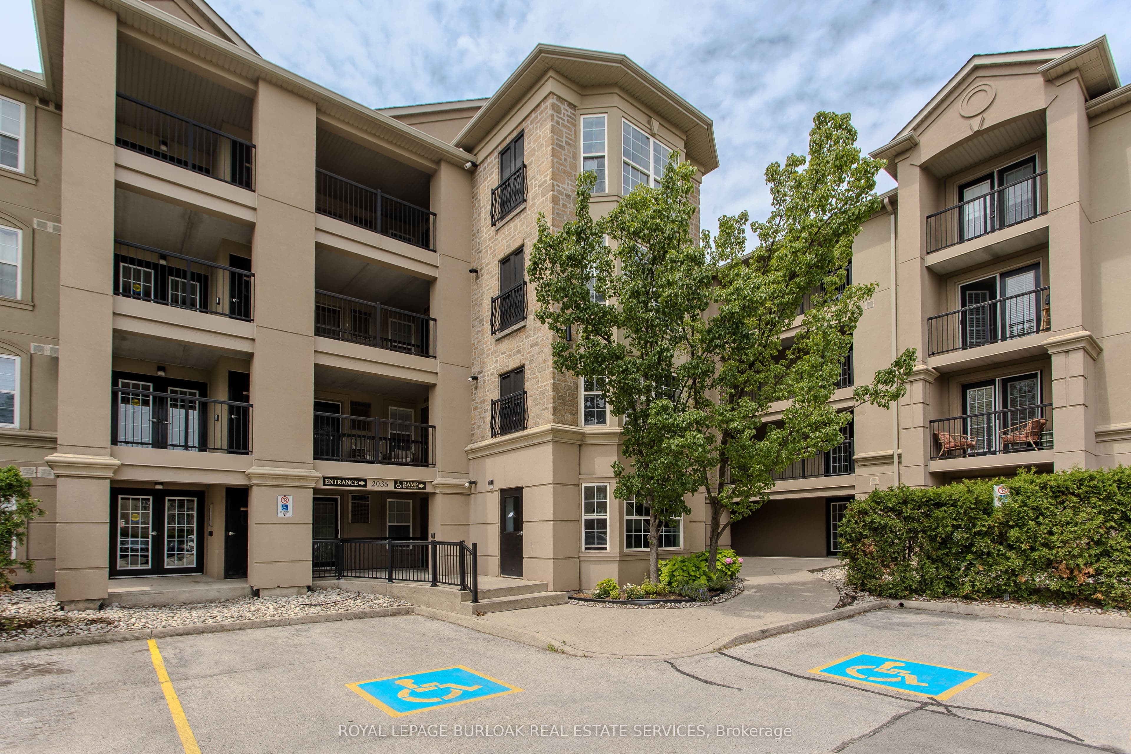 2035 Appleby Line 101, Burlington, ON L7L 7G8