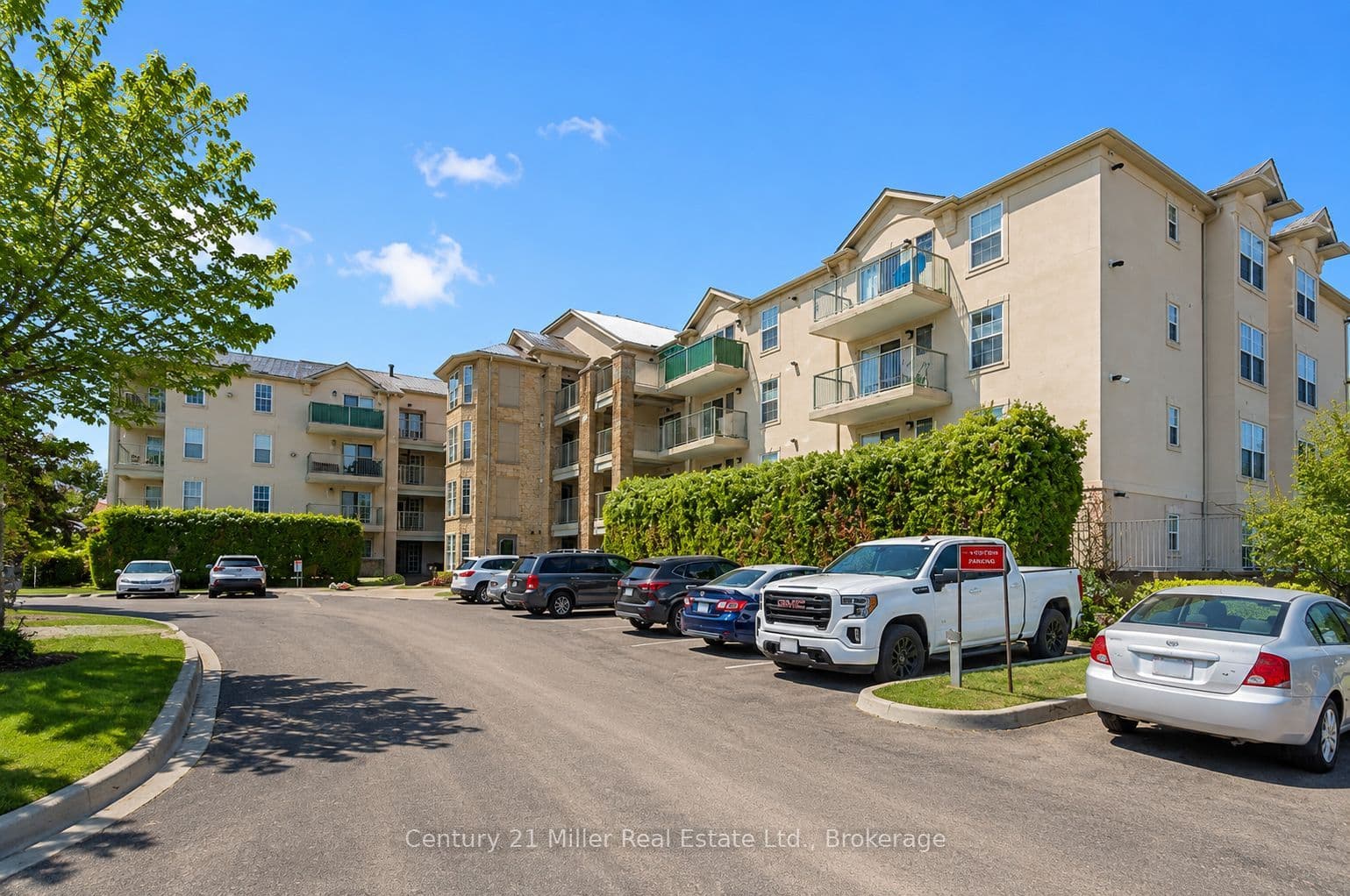 1450 Bishops Gate 111, Oakville, ON L6M 4N1