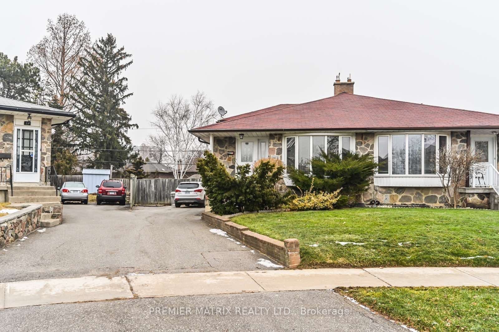 19 Beckenham Court, Toronto, ON M9C 3K8