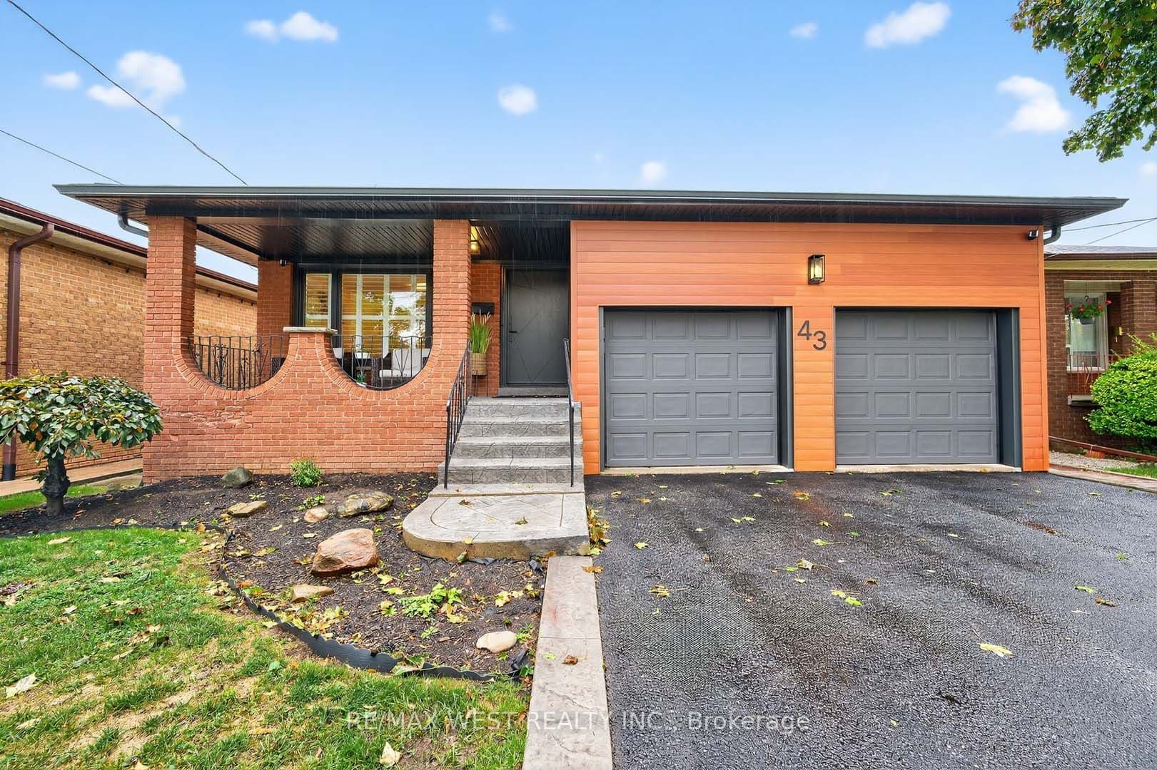 43 St Georges Boulevard, Toronto, ON M9R 1X3
