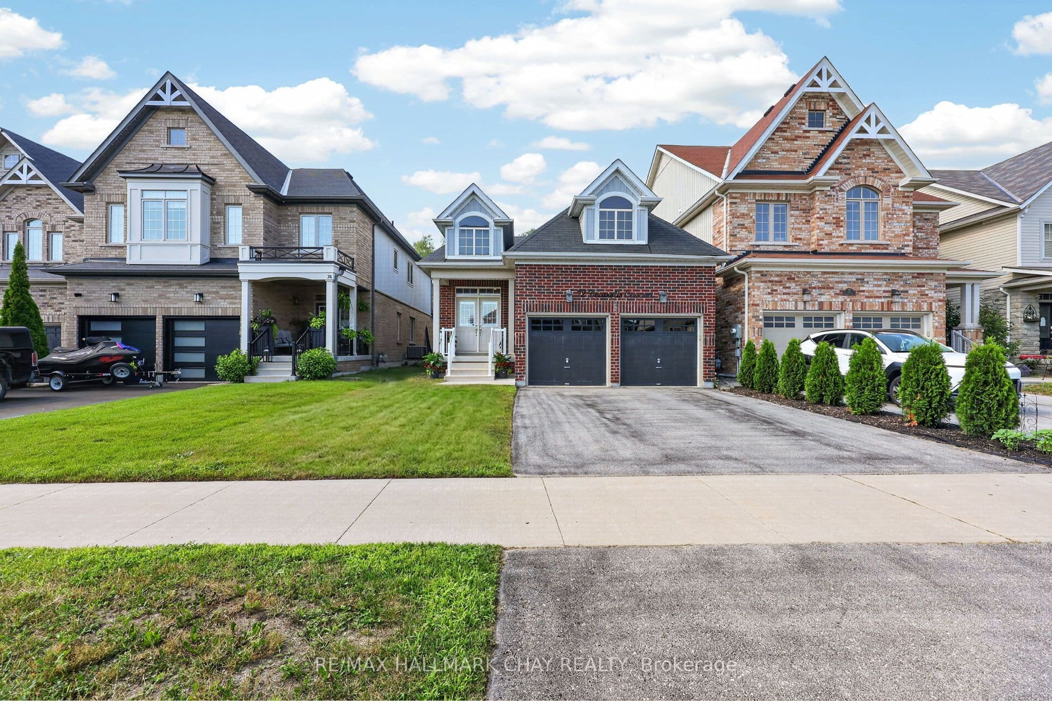 72 Decarolis Crescent, Essa, ON L3W 0B2