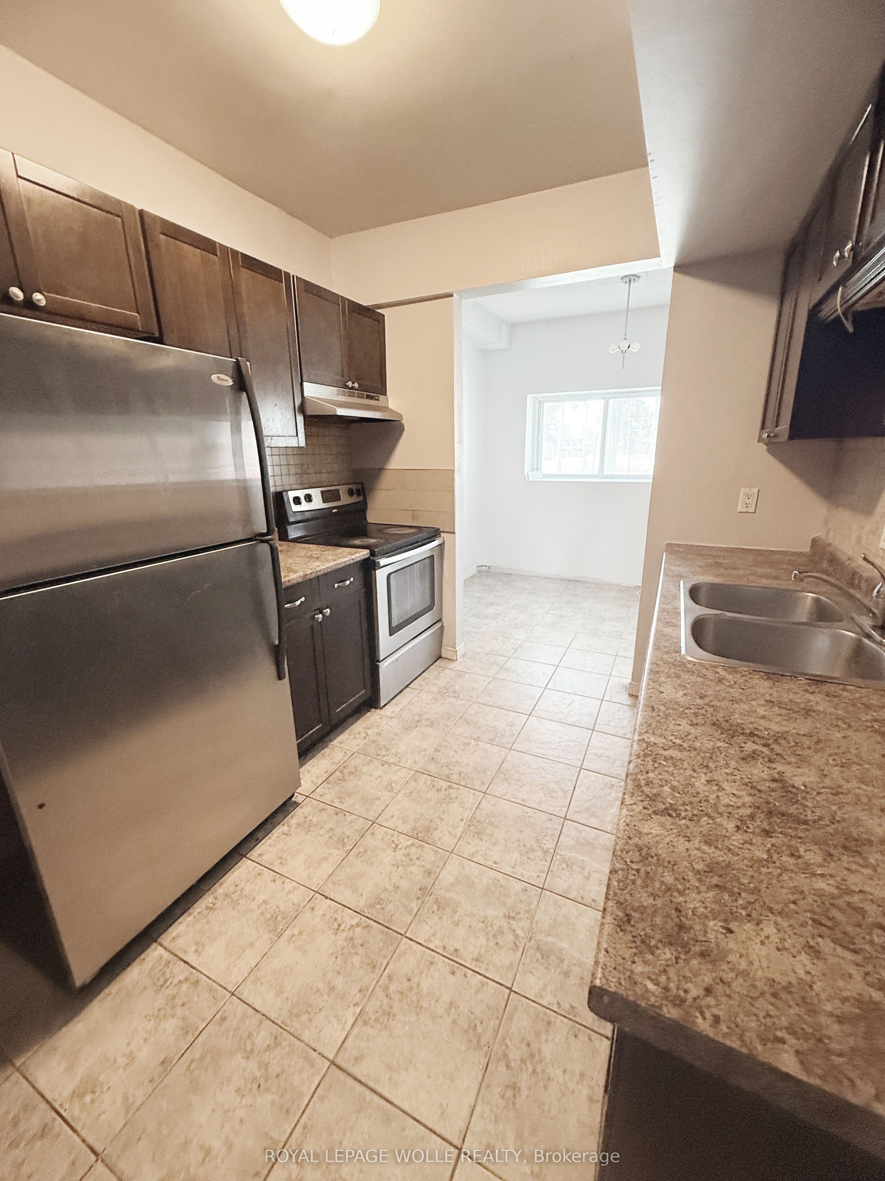 283 Fairway Road N 90, Waterloo, ON N2A 2P1