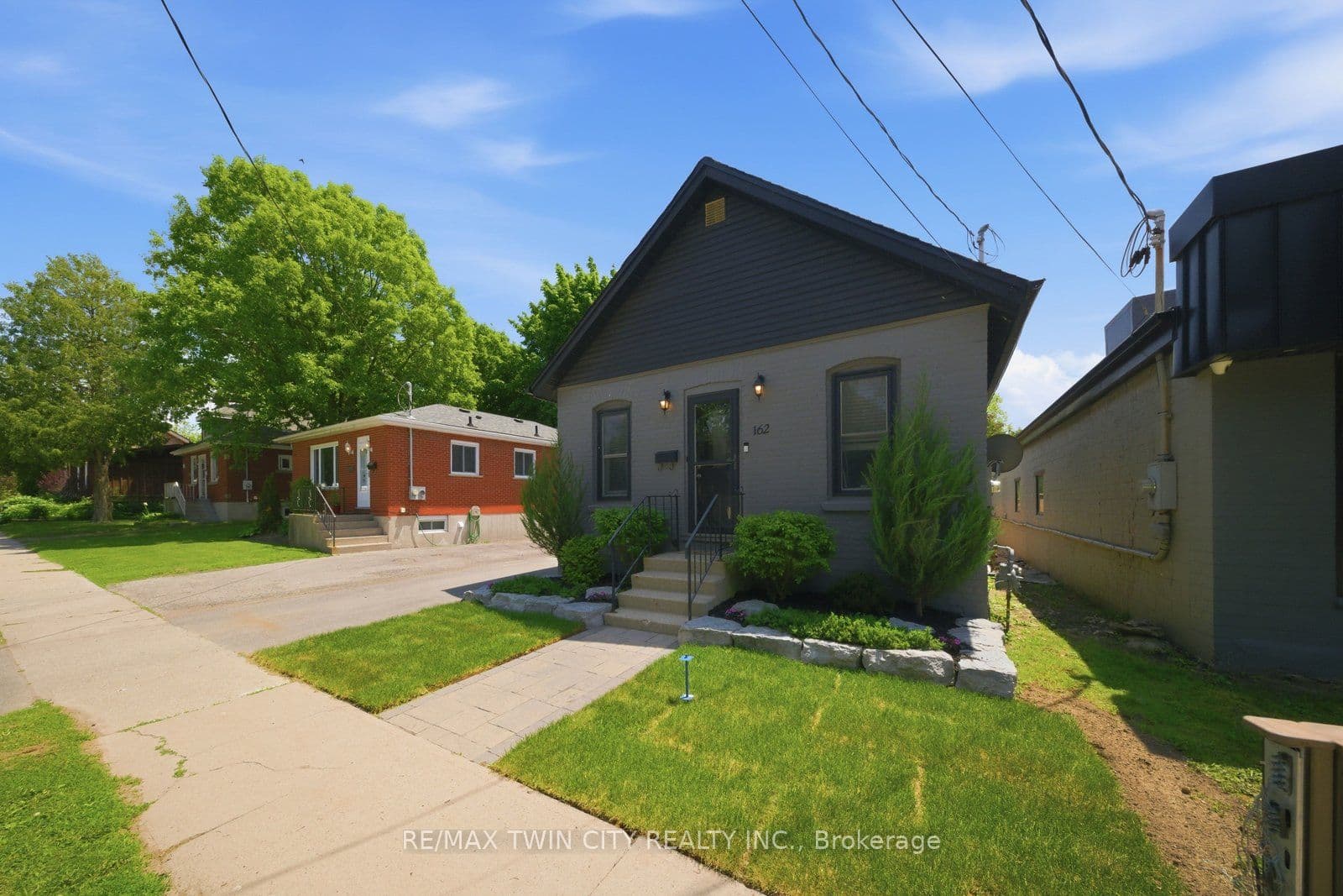 162 Grand River Avenue, Brantford, ON N3T 4X6