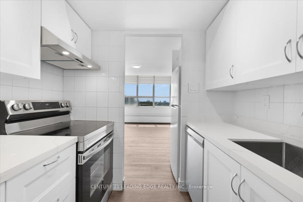 200 Lotherton Pathway 1208, Toronto, ON M6B 2G9