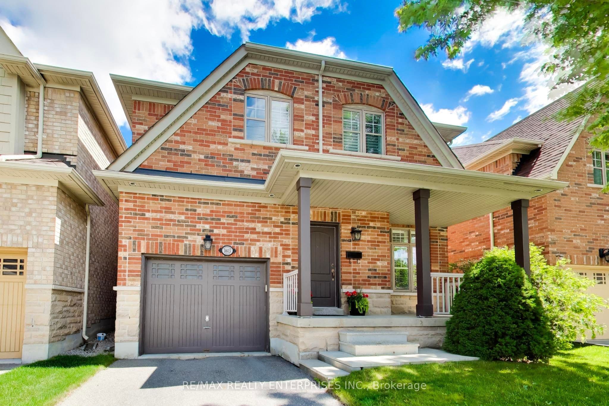 1613 Northmount Avenue, Mississauga, ON L5E 1Y9