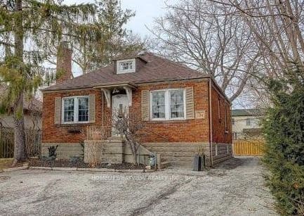 324 Lakeshore Road E, Mississauga, ON L5G 1H4