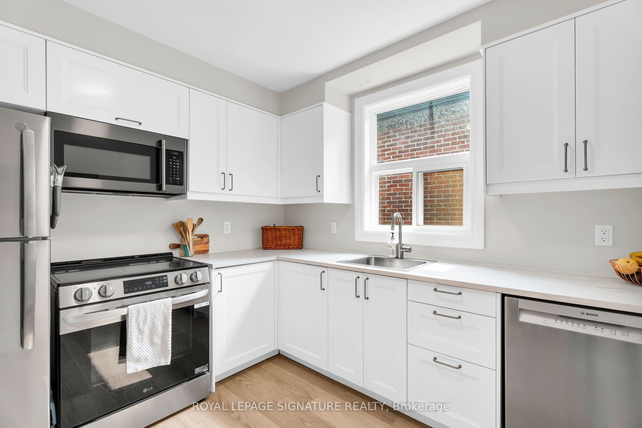 117 Hillsdale Avenue E 3, Toronto, ON M4S 1T4